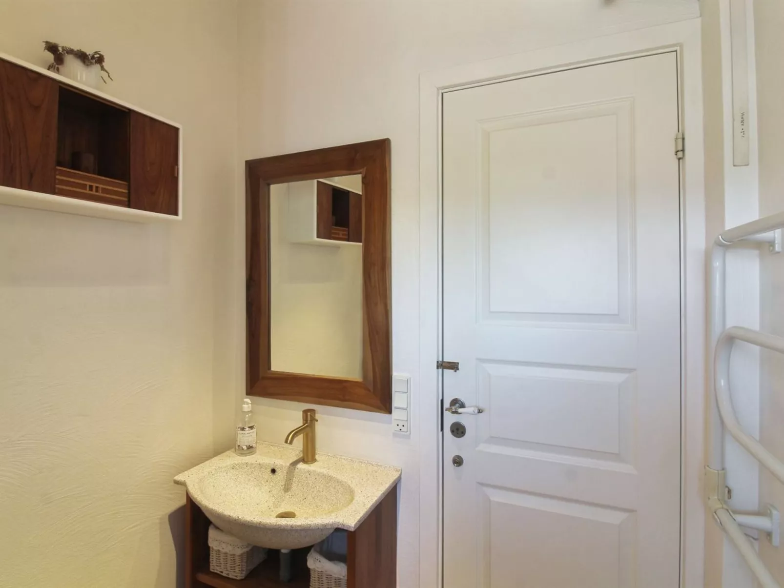 "Freydis" - 92m from the sea-Inside