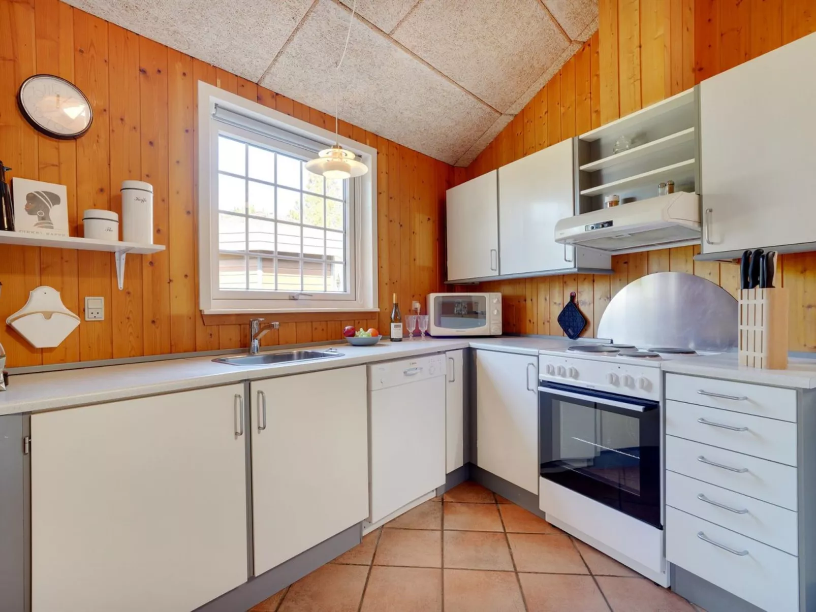 "Mariette" - 3.1km from the sea-Inside