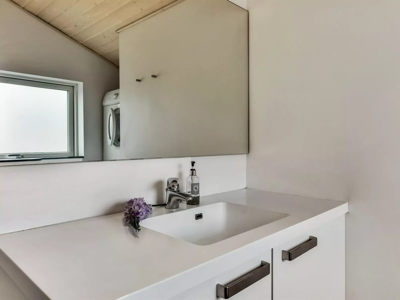 "Lav" - 3.8km from the sea-Dedans