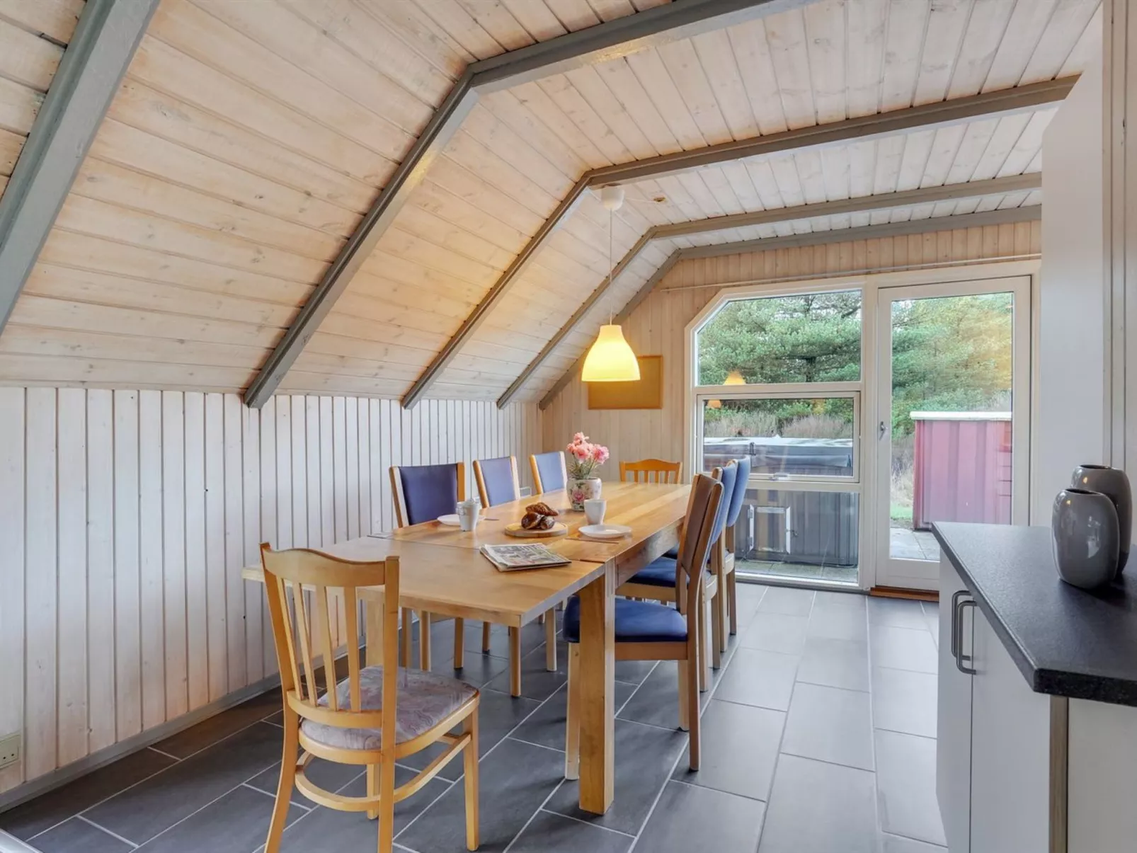 "Gunlög" - 3.1km from the sea-Drinnen