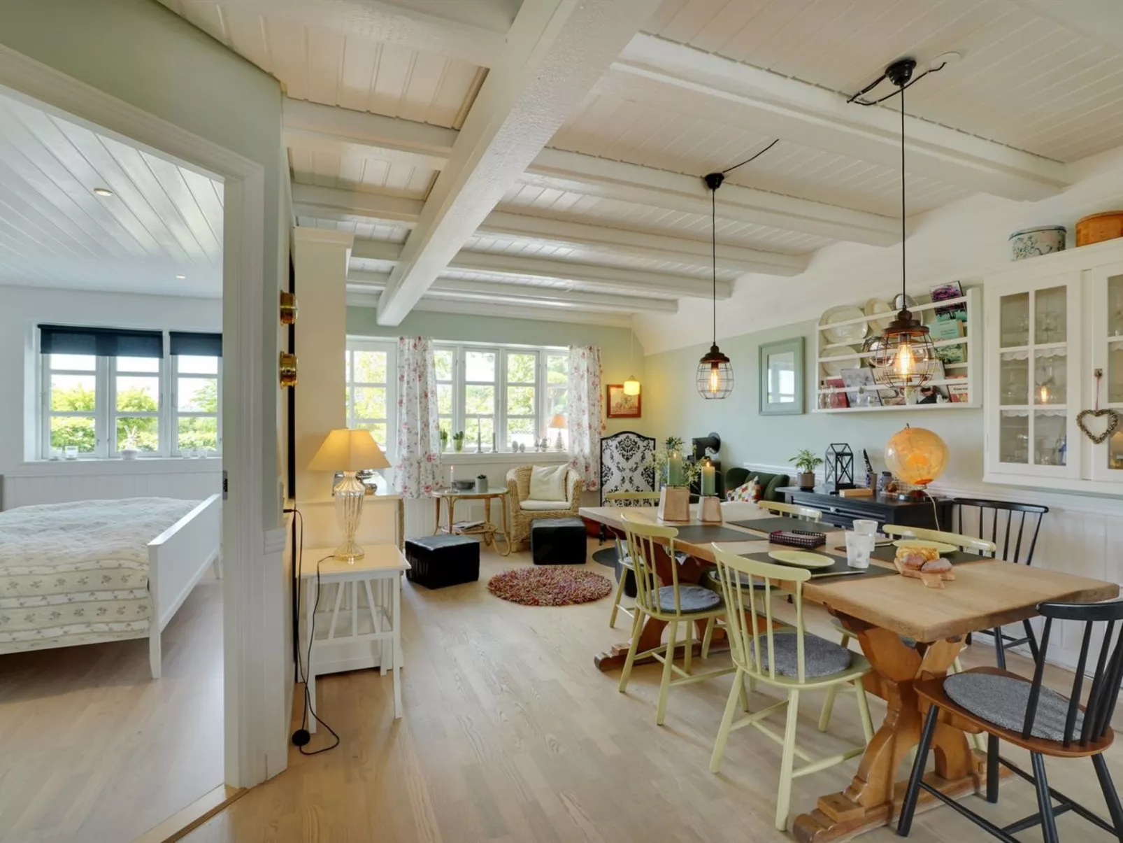 "Tamer" - 500m to the fjord-Drinnen