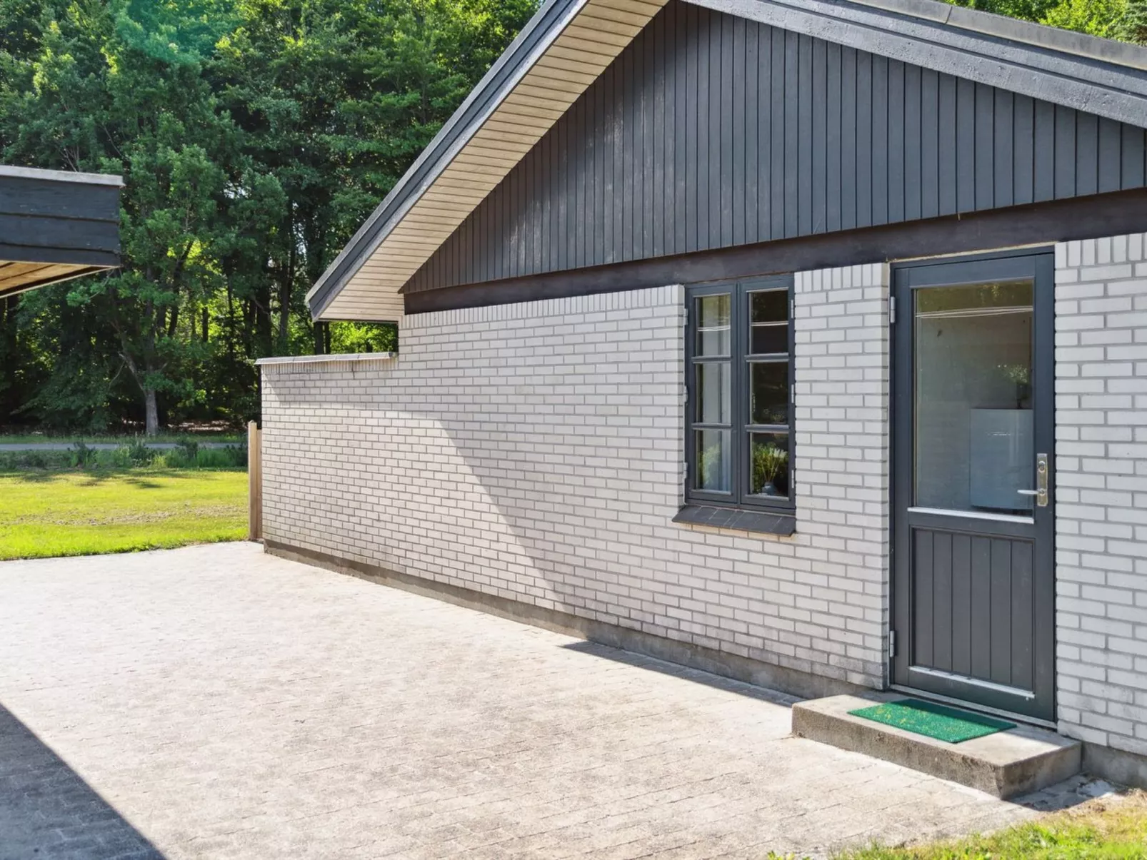 "Henny" - 1.5km from the sea-Outside