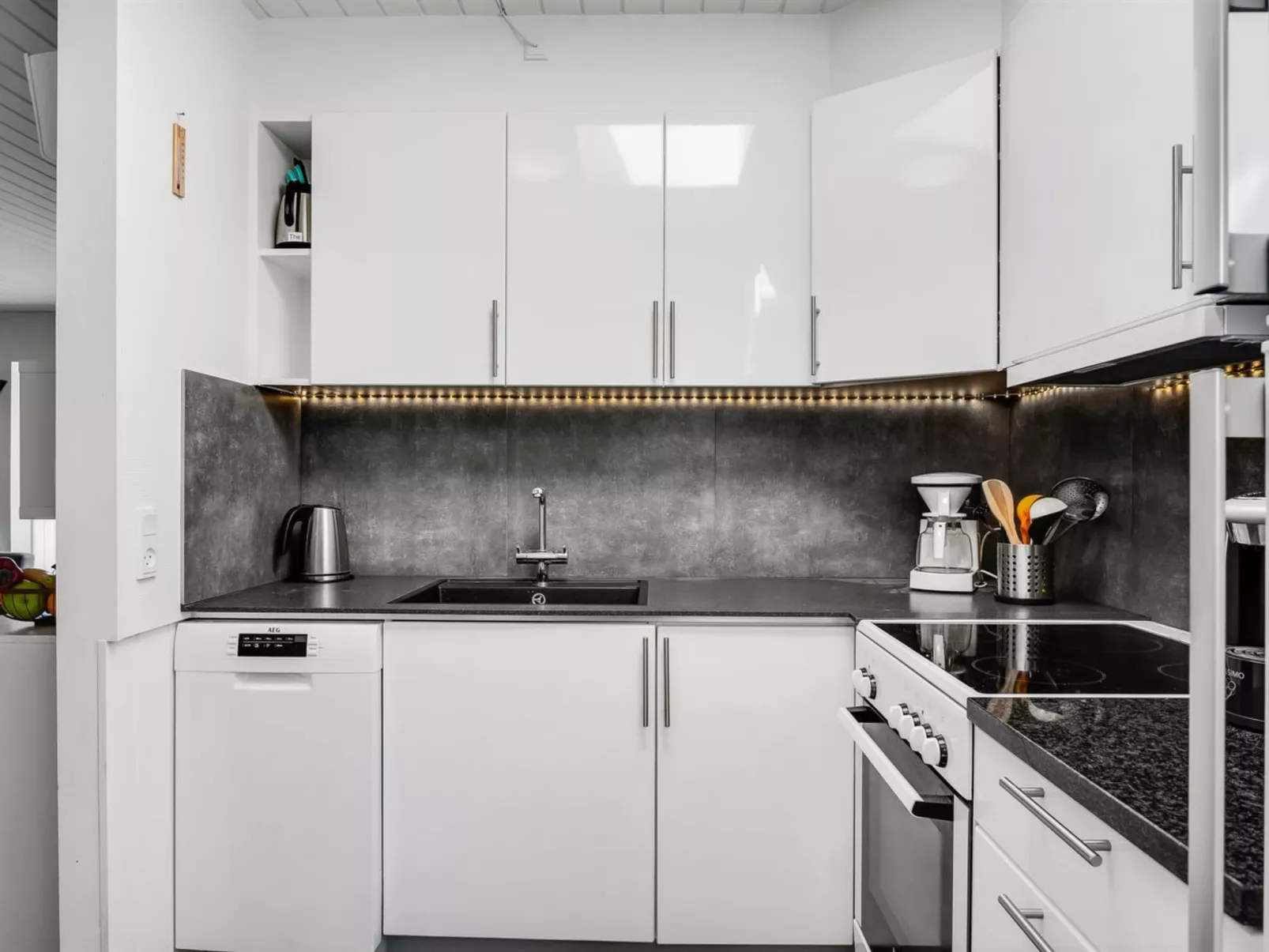 "Clemence" - 900m from the sea-Inside