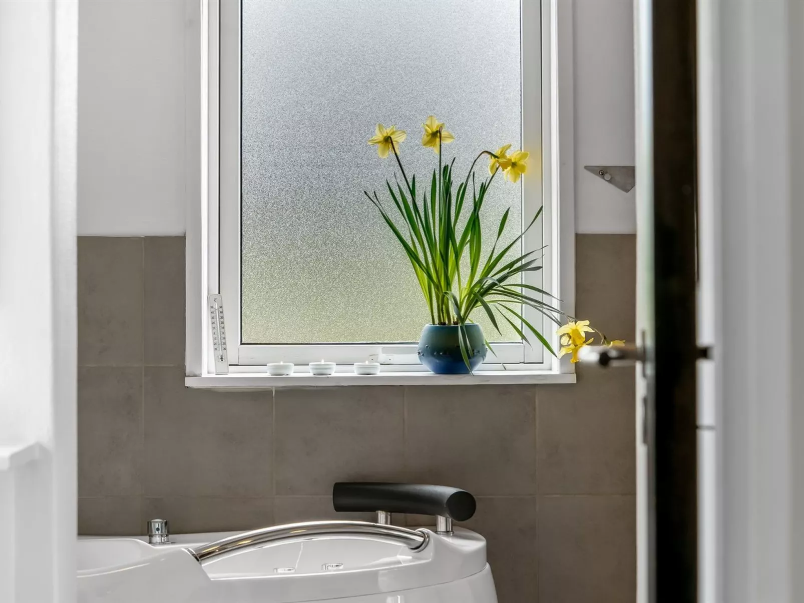 "Clarabelle" - 700m from the sea-Drinnen