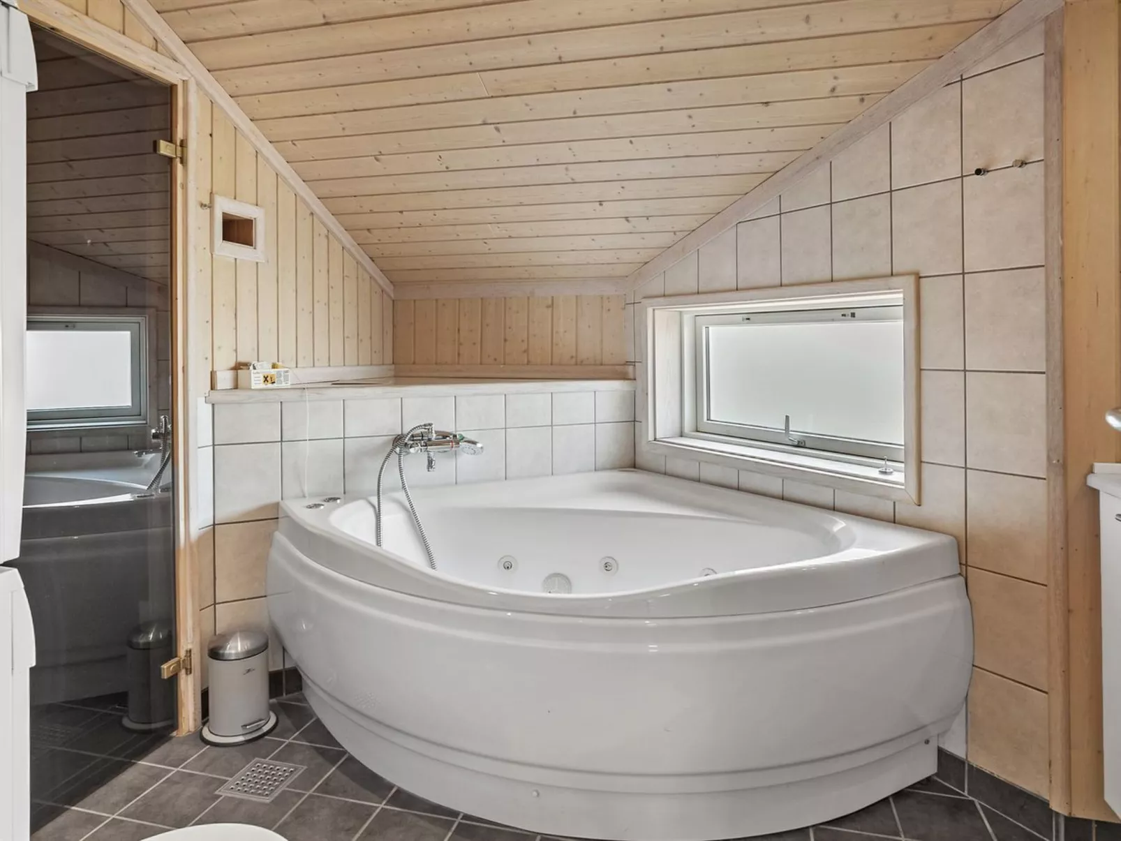 "Godtfrede" - 950m from the sea-Inside