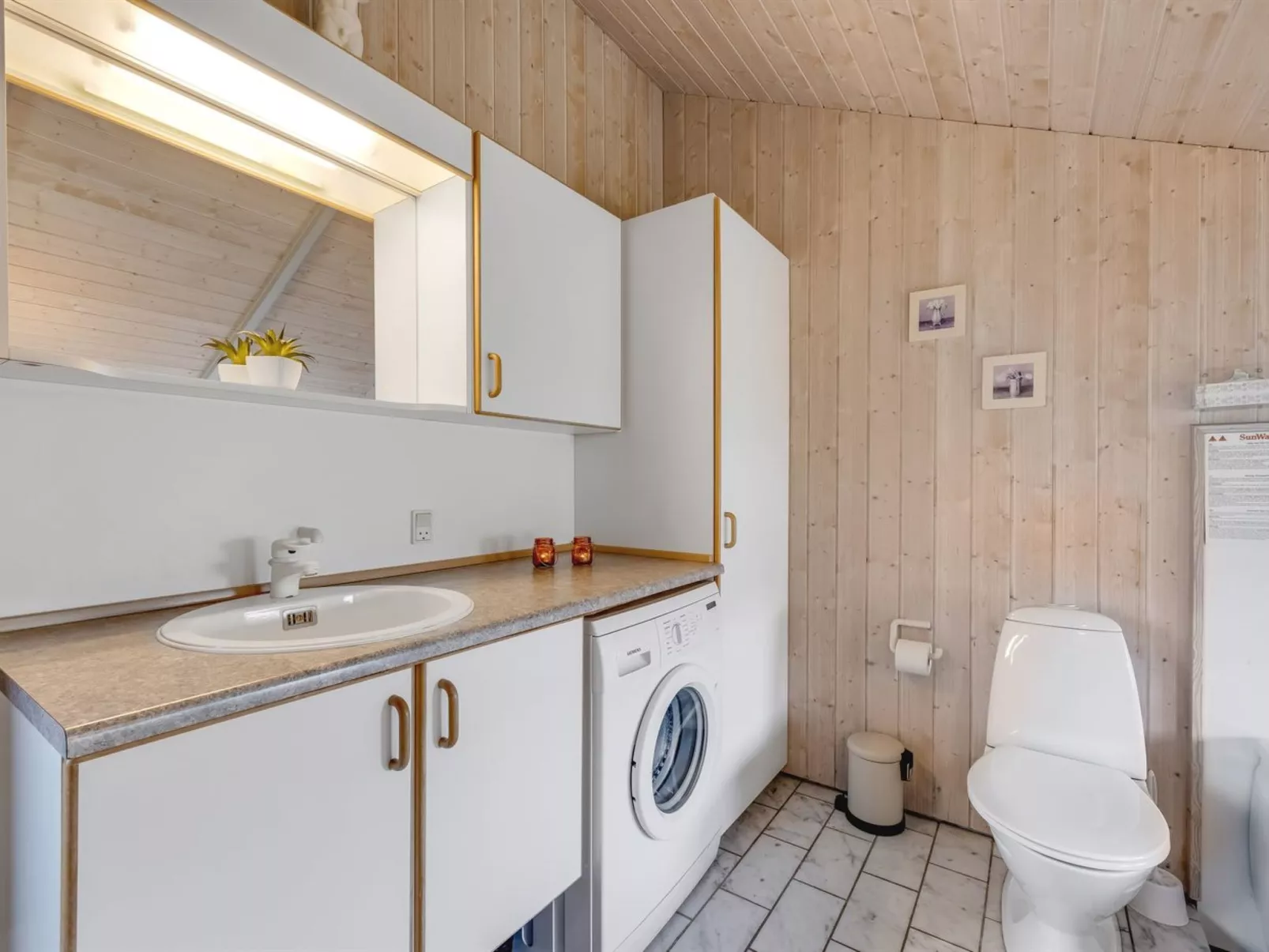 "Tuure" -  from the sea-Dedans