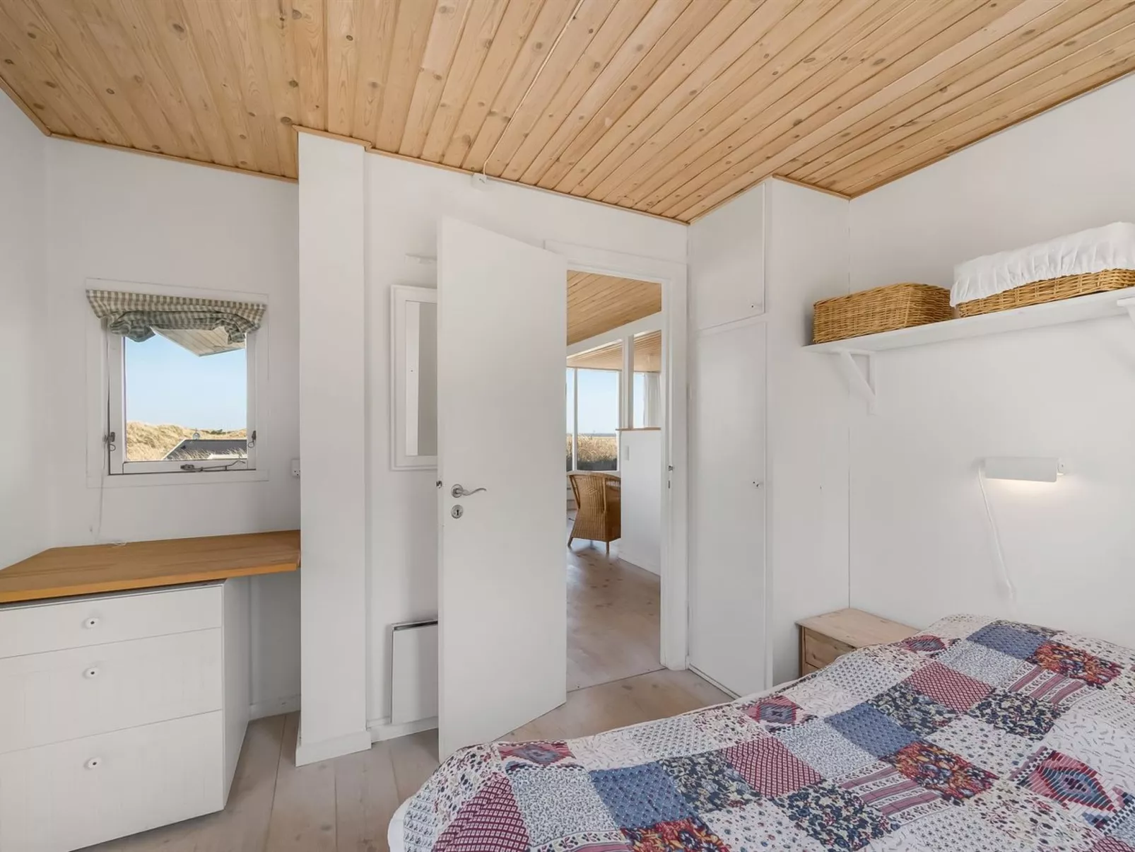 "Vina" - 200m to the fjord-Inside