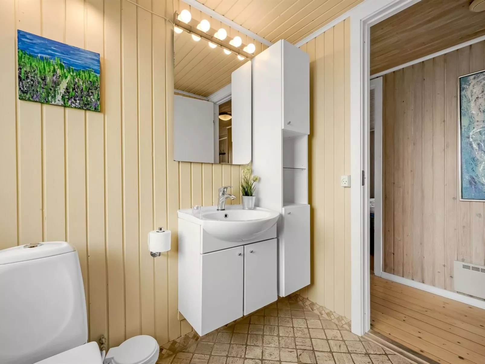 "Drifa" - 600m from the sea-Dedans