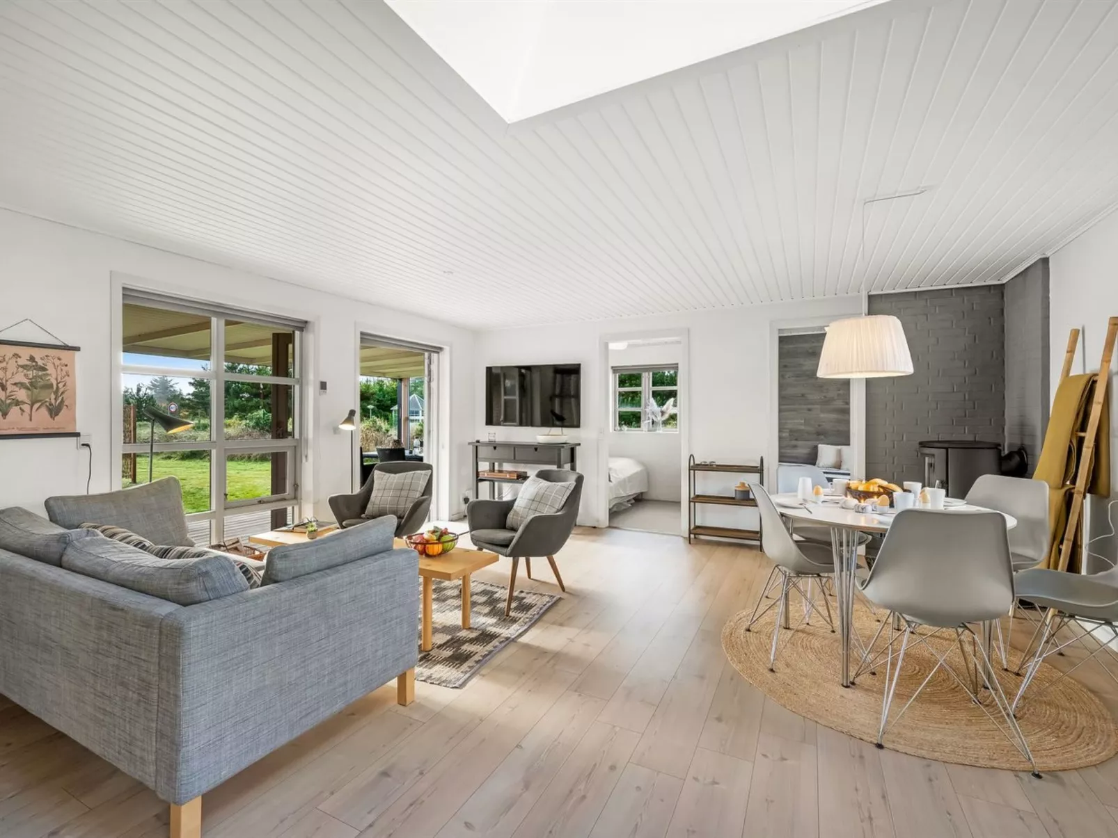 "Agni" - 800m from the sea-Dedans