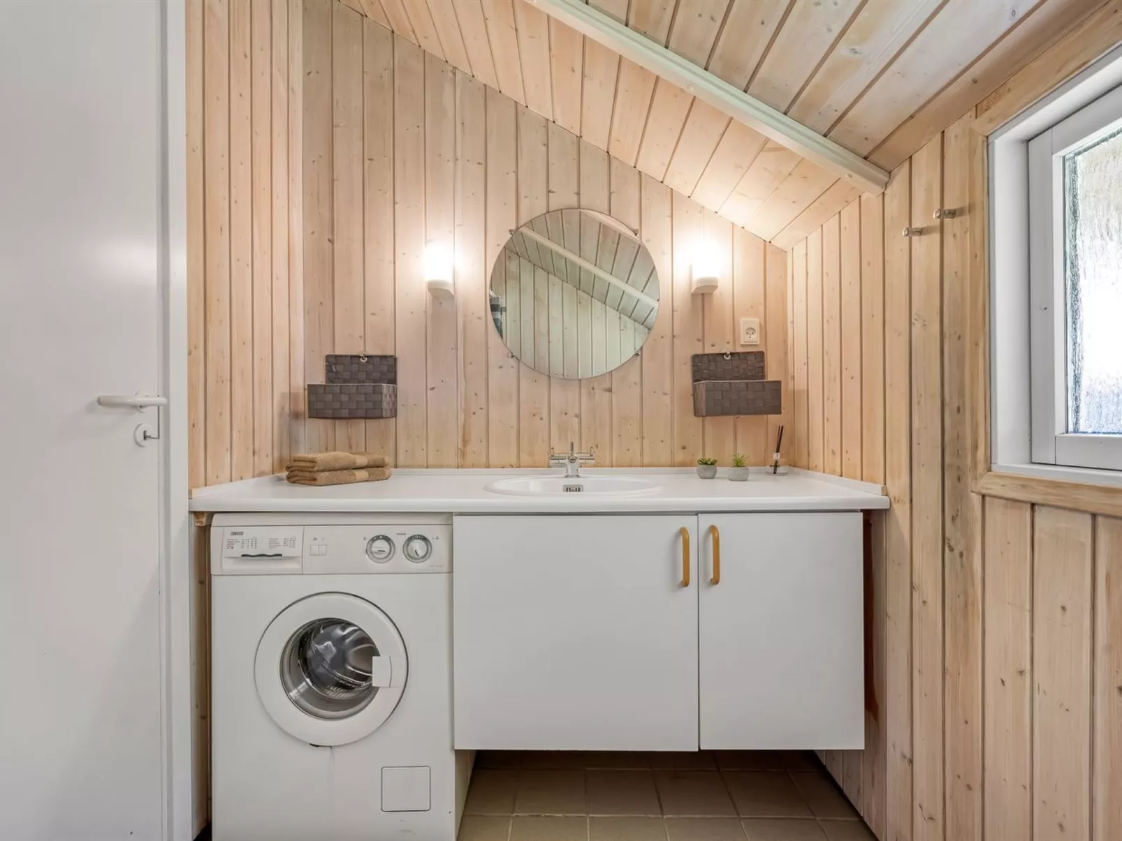 "Snefrid" - 12km from the sea-Inside