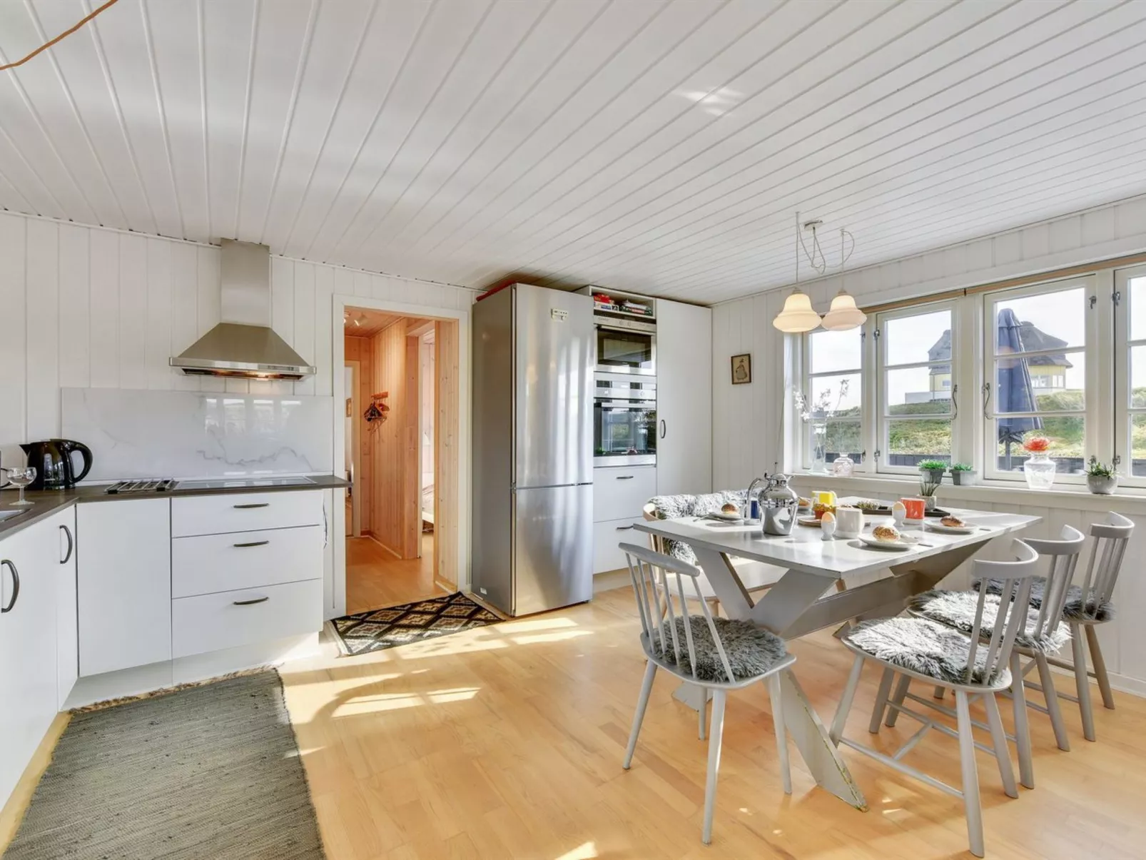 "Ayu" - 100m from the sea-Drinnen