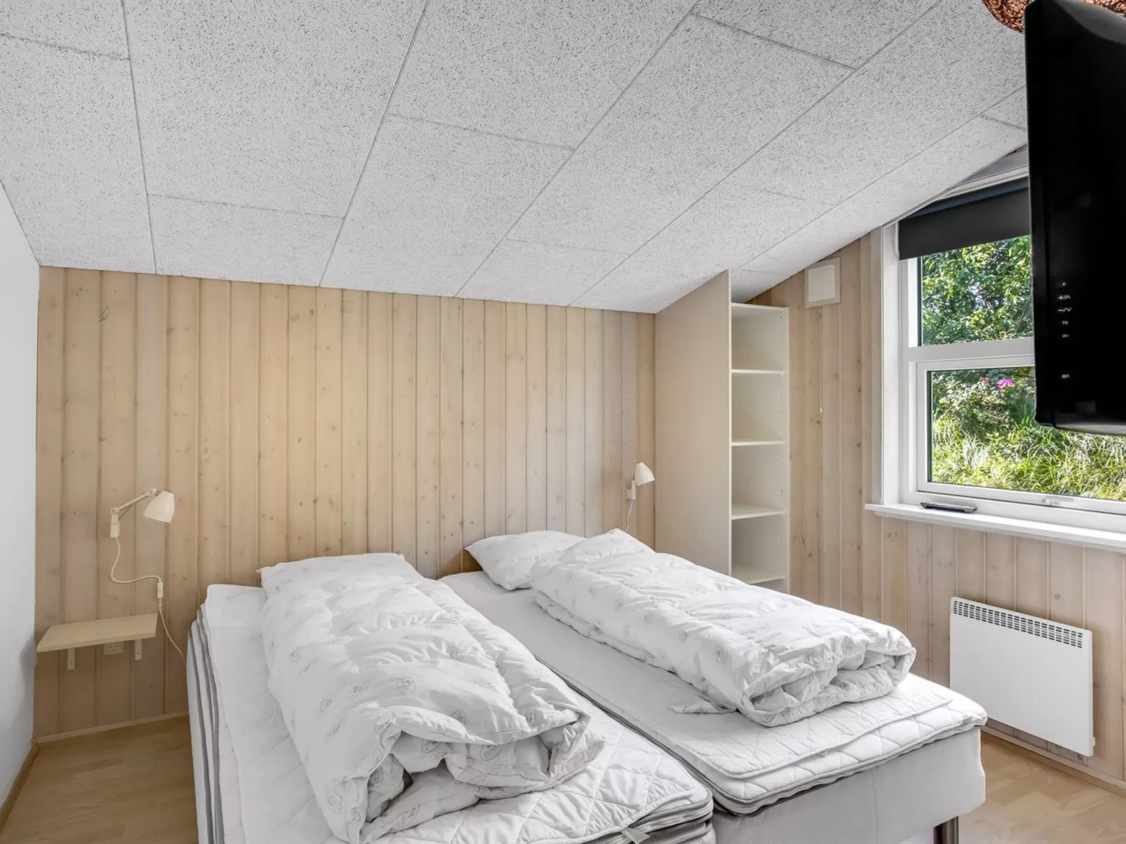 "Omar" - 1.0km from the sea-Inside