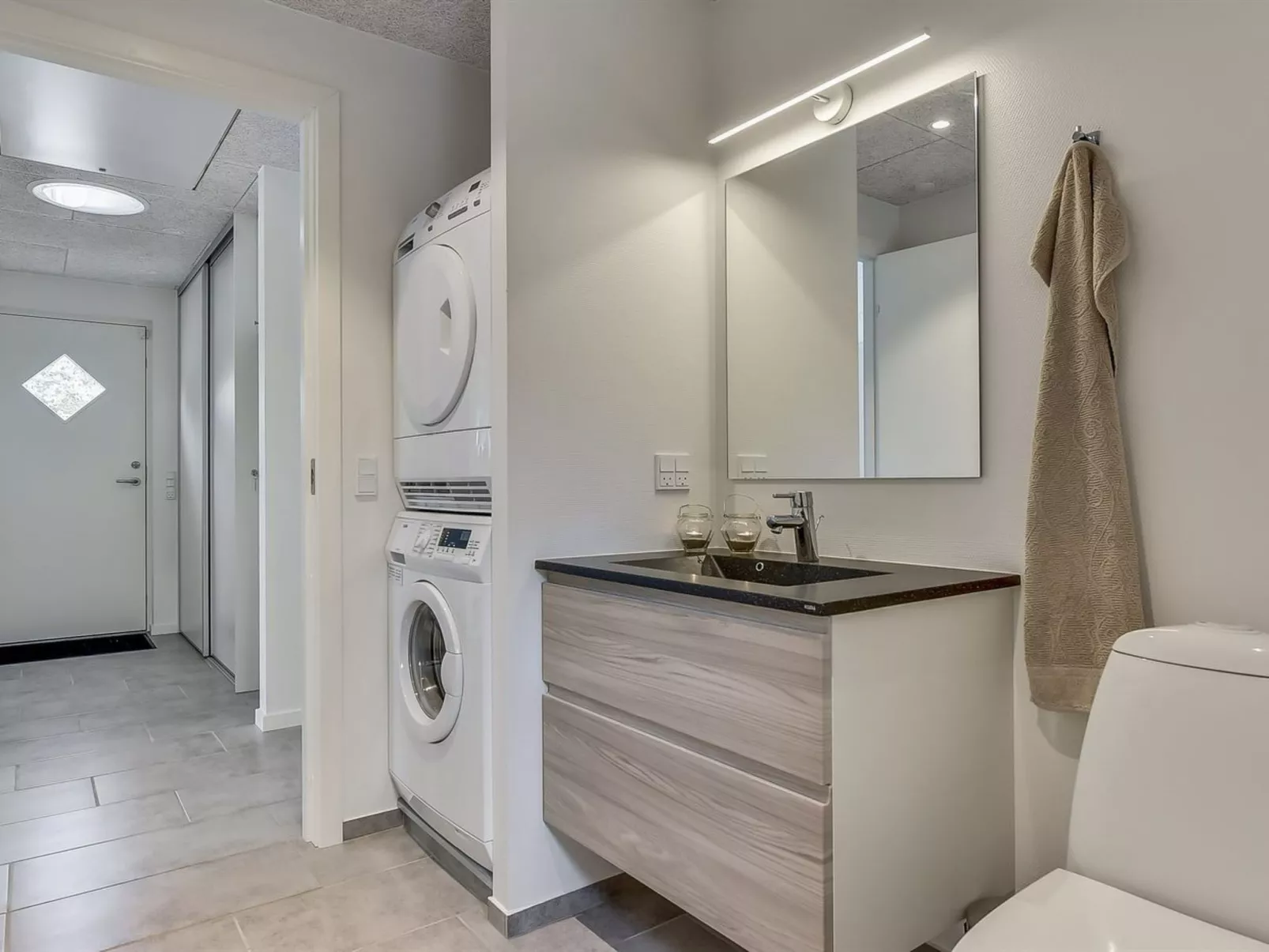 "Stacey" - 800m from the sea-Inside