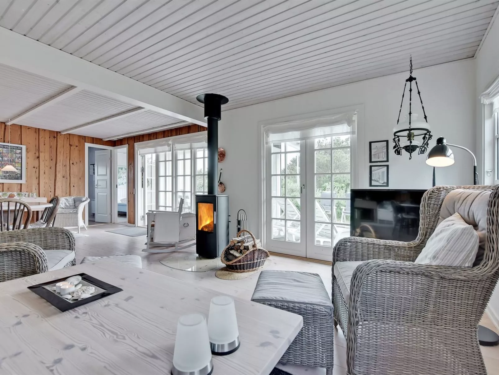 "Dines" - 1km from the sea-Inside