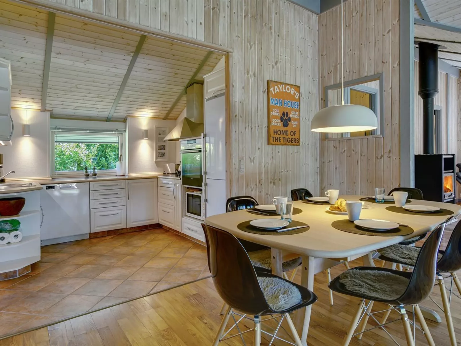 "Sida" - 600m from the sea-Drinnen