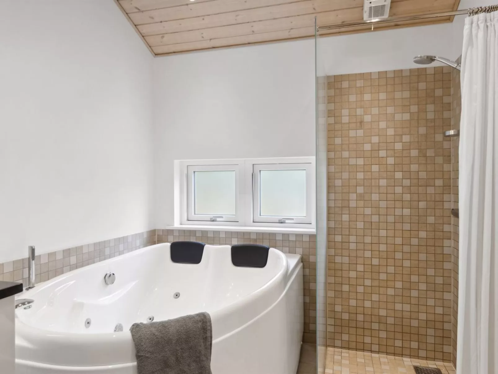 "Hunlef" - 400m from the sea-Inside