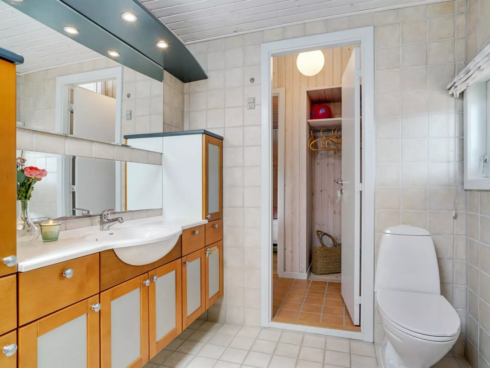 "Erwith" - 50m from the sea-Inside