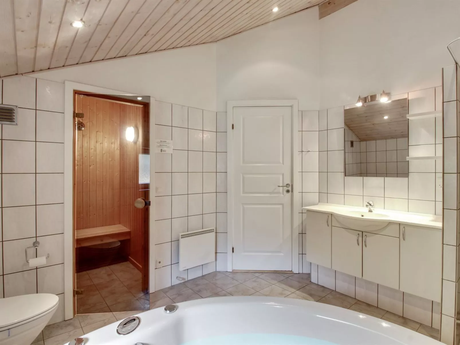 "Taisto" - 1.8km from the sea-Inside