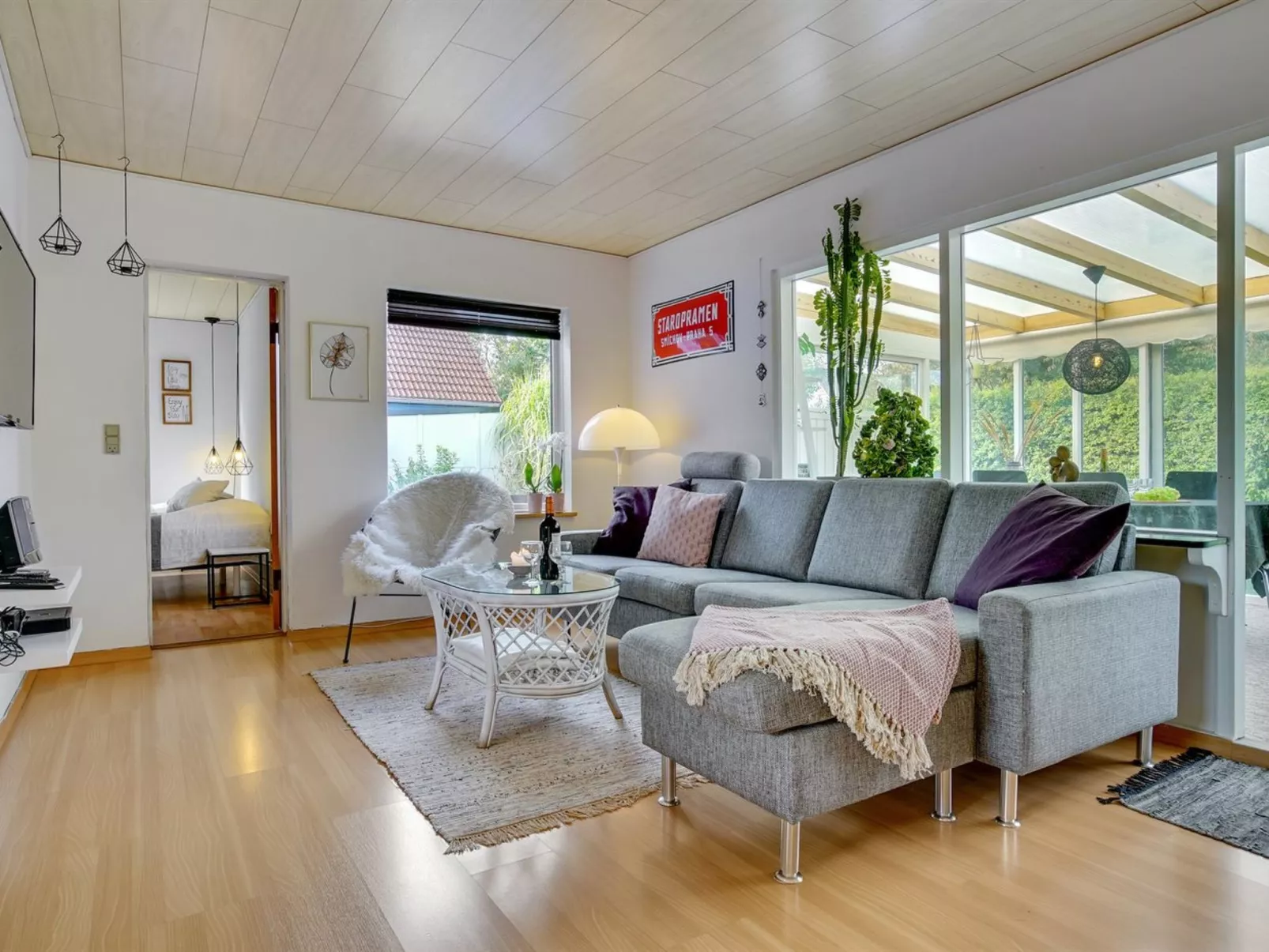 "Hattie" - 100m from the sea-Drinnen