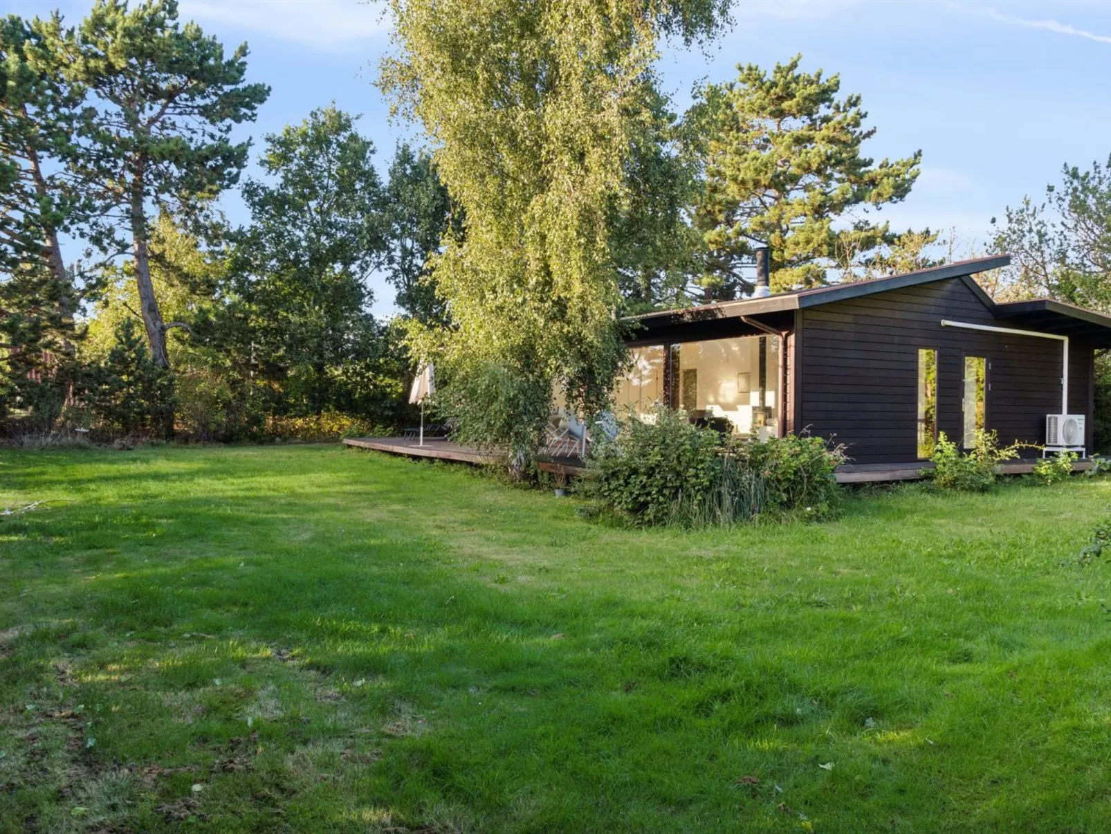 "Erikka" - 300m to the fjord-Outside