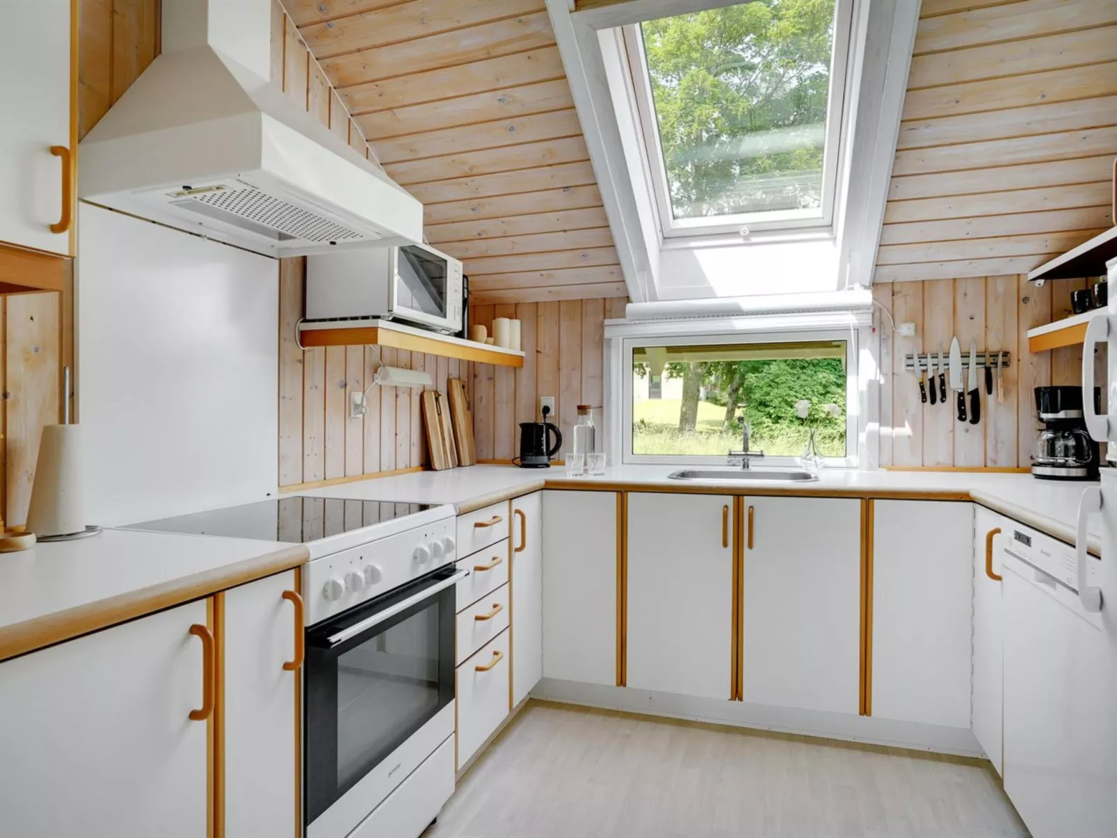 "Maard" - 325m from the sea-Drinnen