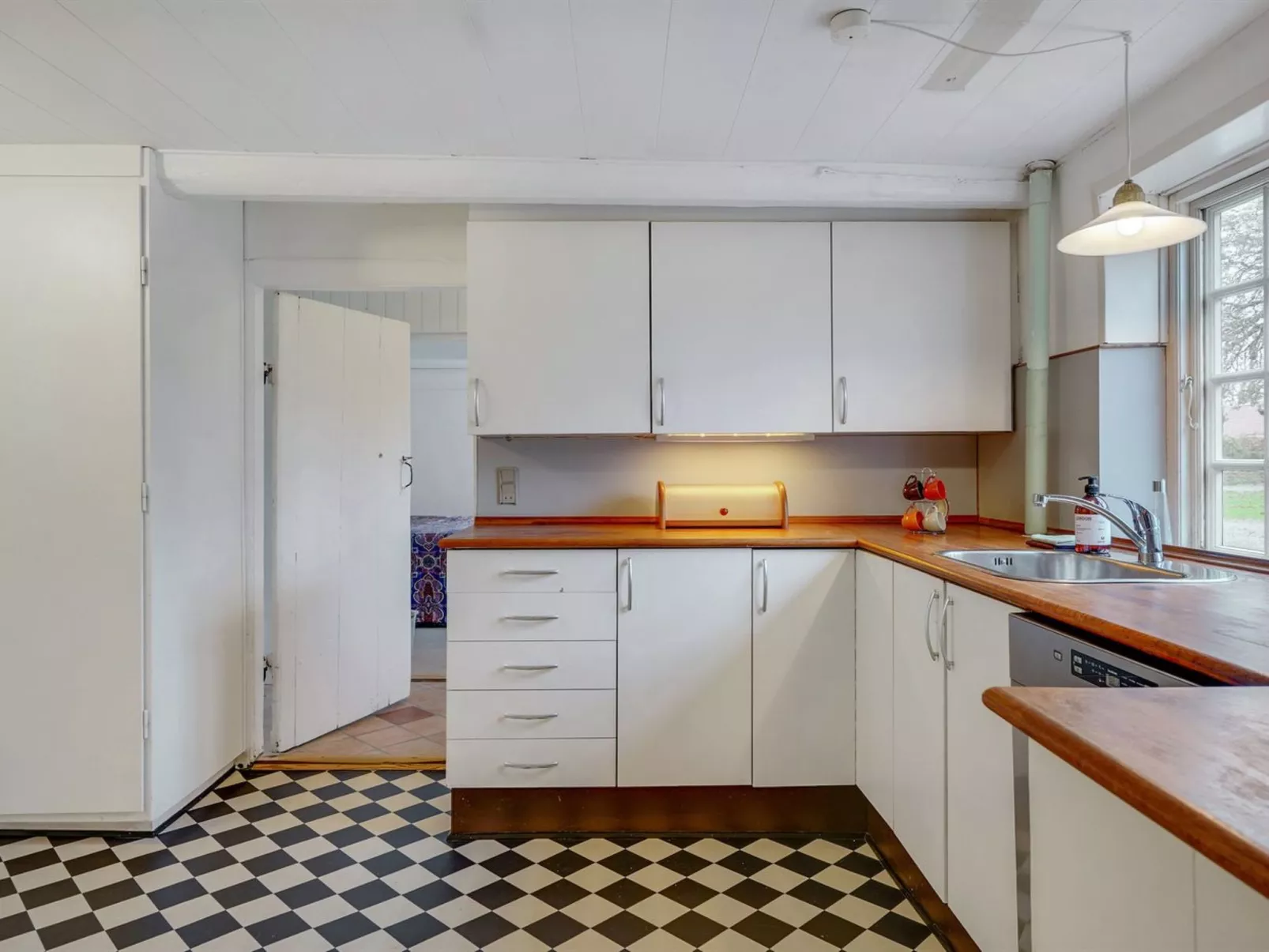 "Ilsa" - 9.8km from the sea-Dedans