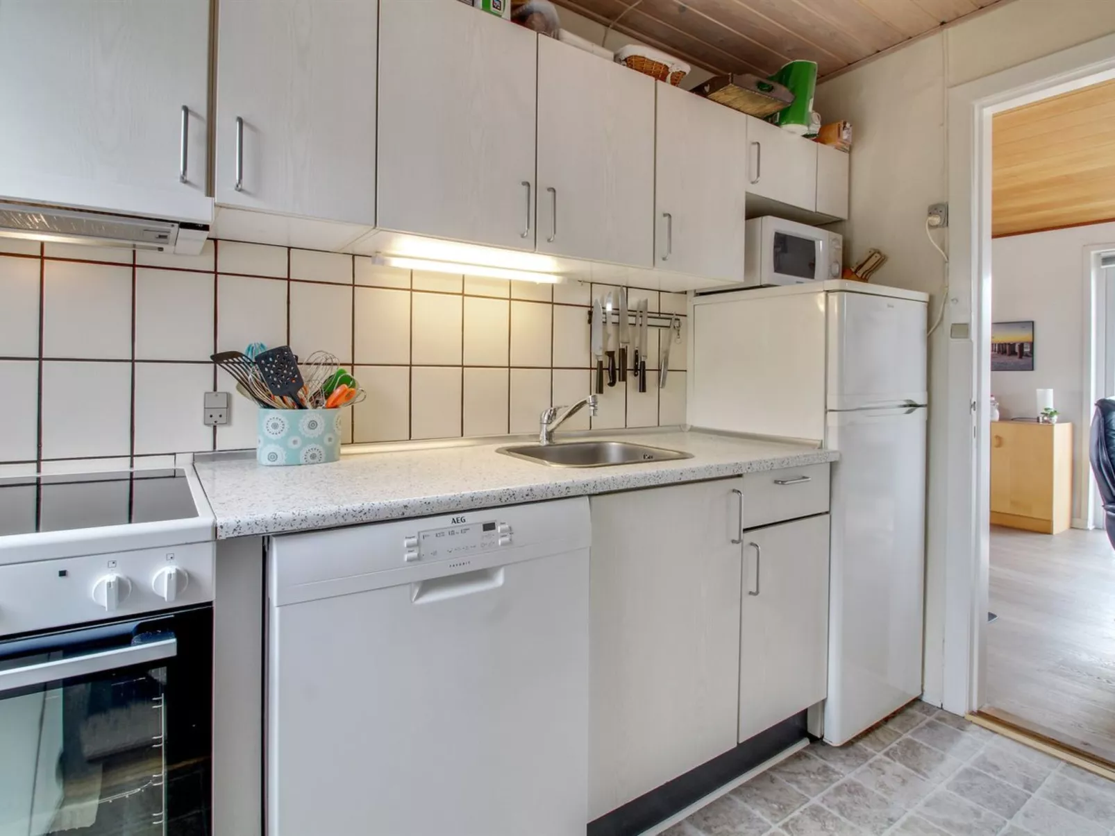 "Pupa" - 500m from the sea-Inside