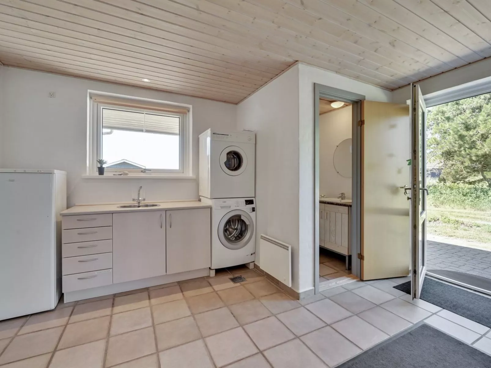 "Nanette" - 300m to the fjord-Dedans