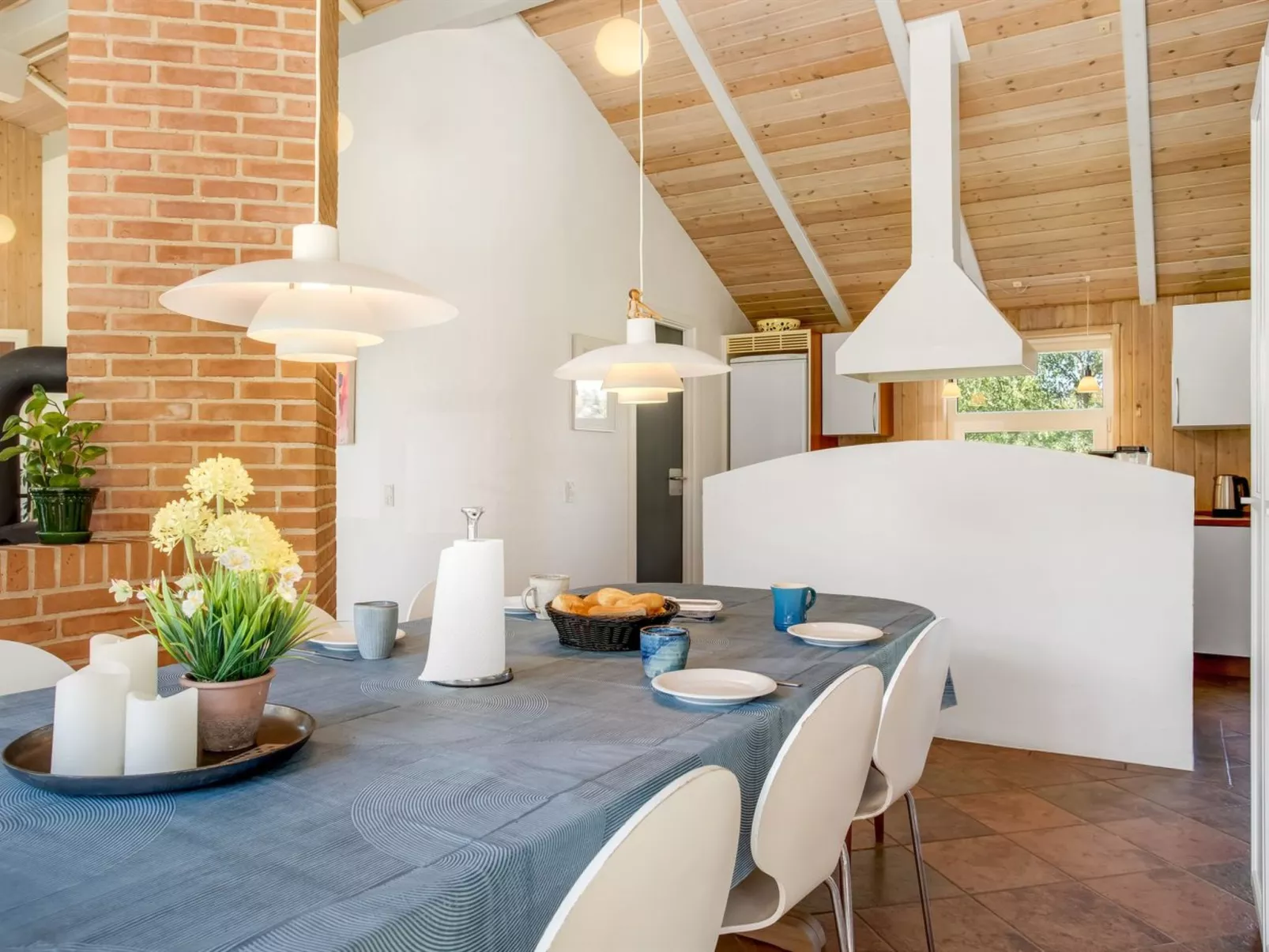 "Winder" - 1.3km from the sea-Inside