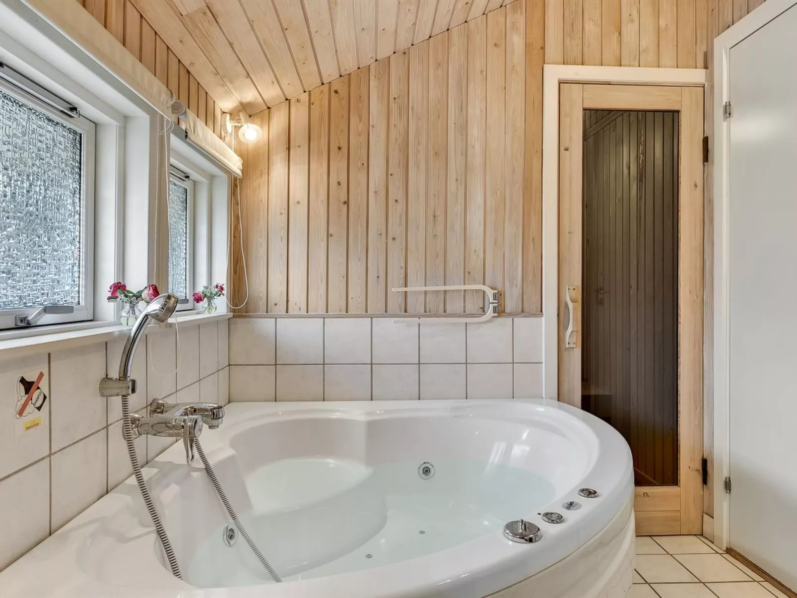 "Hjalmar" - 400m from the sea-Inside