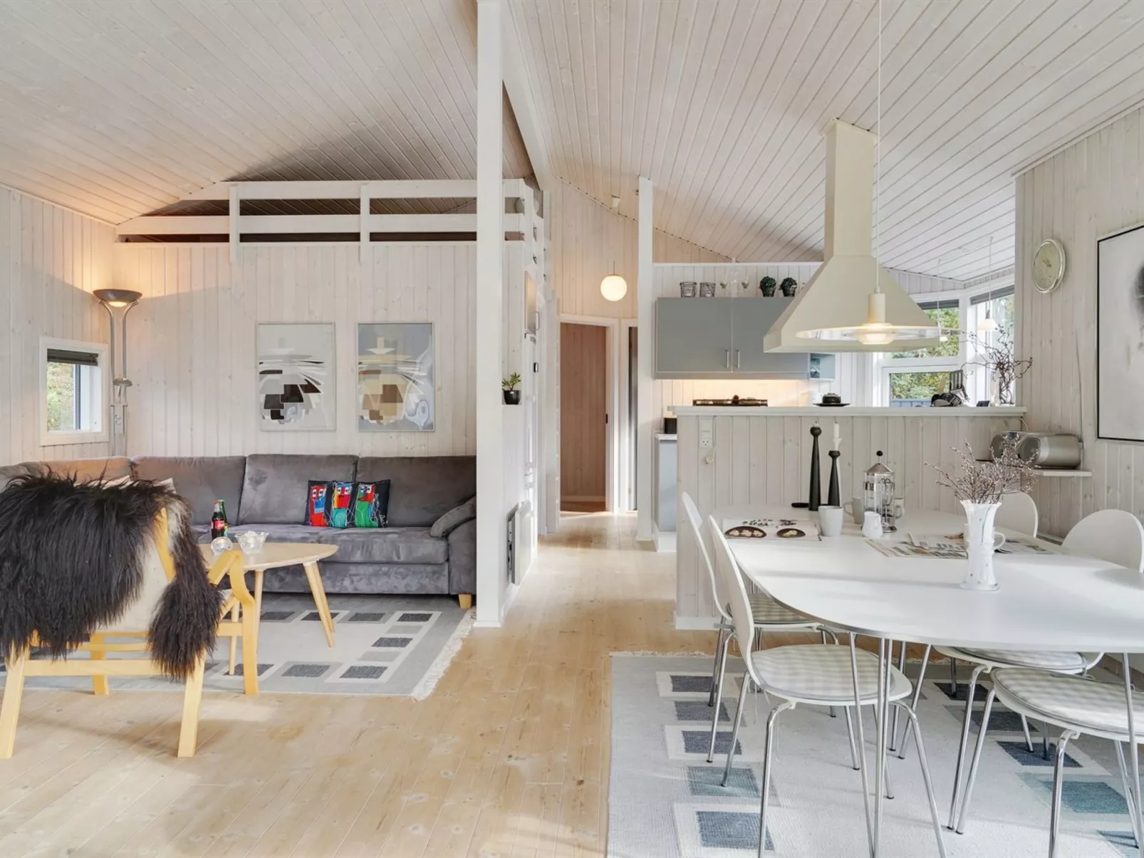 "Alethe" - 1km from the sea-Inside