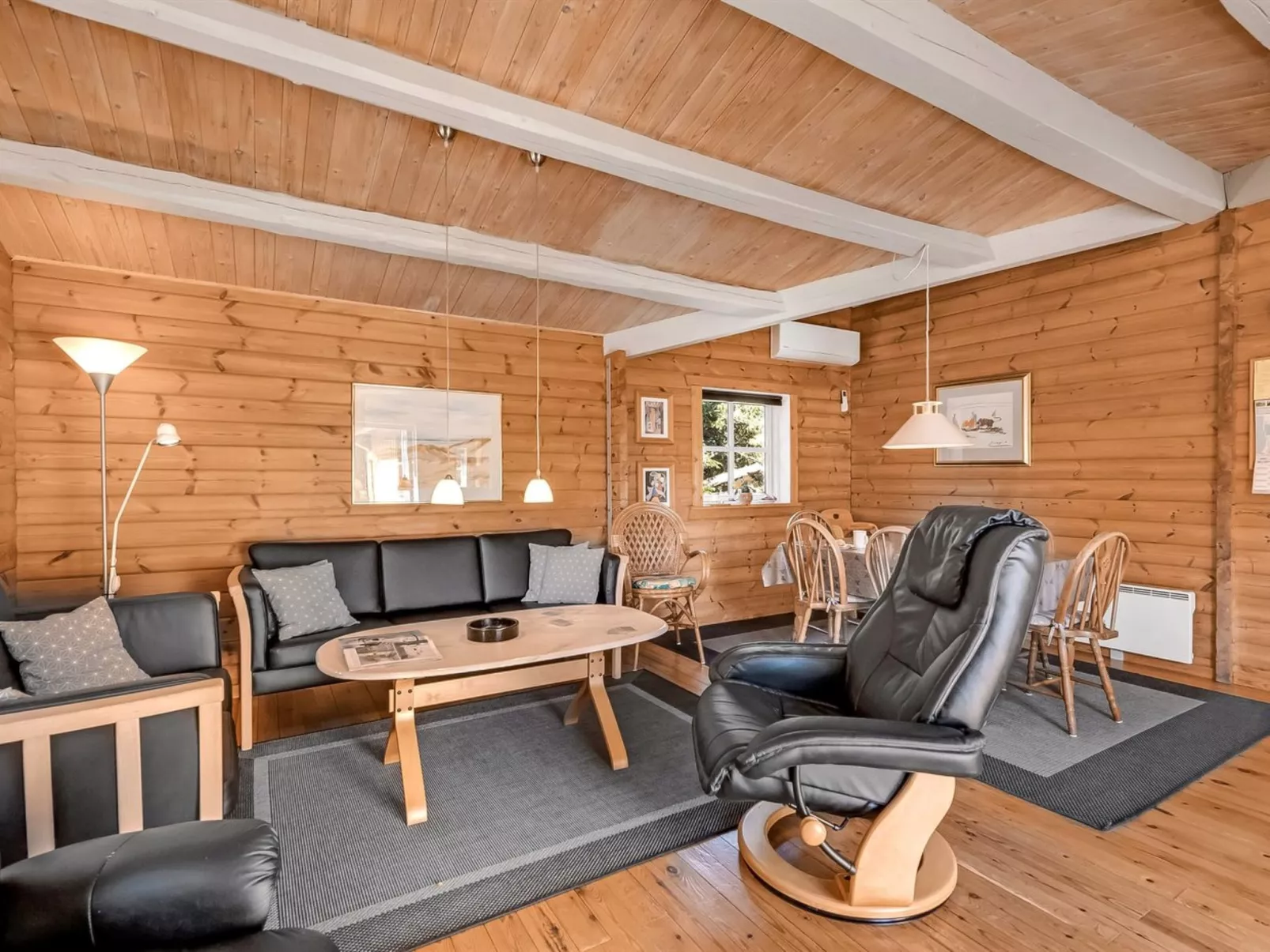 "Yaris" - 800m to the fjord-Inside