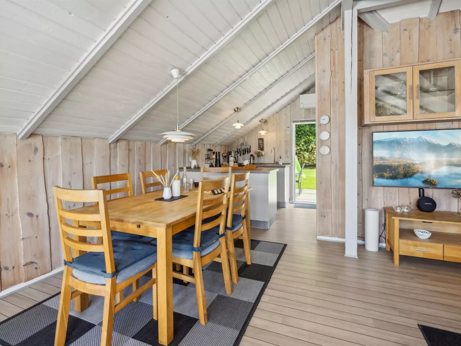 "Ines" - 25km from the sea-Inside