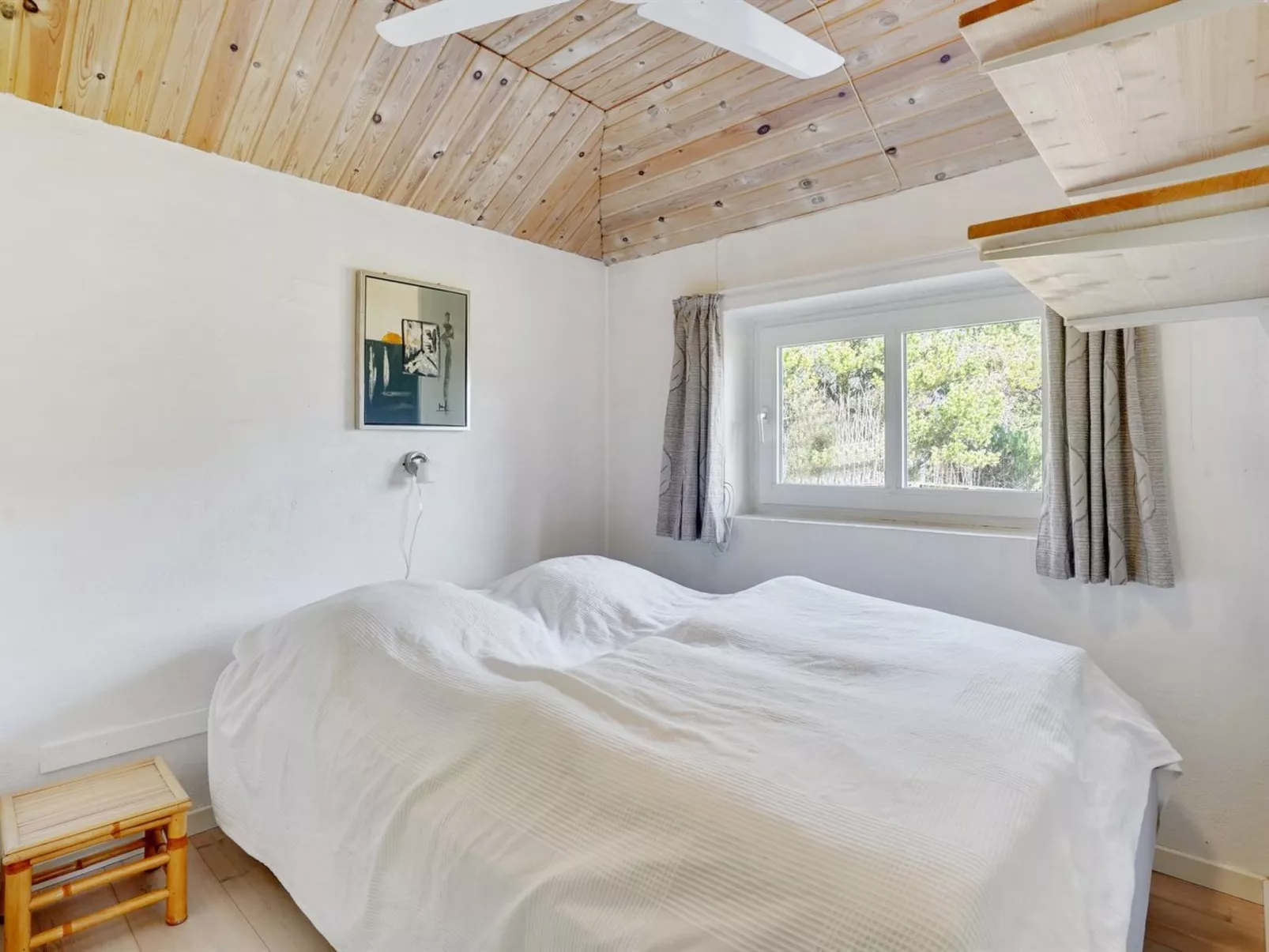 "Botulf" - 3.8km from the sea-Inside