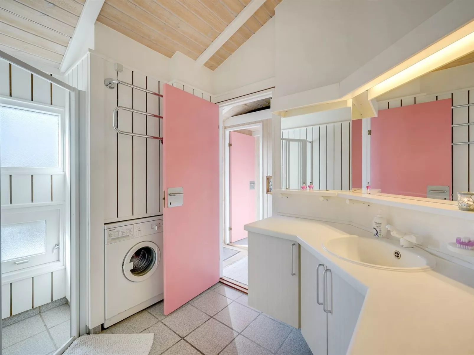 "Rajna" - 95m to the fjord-Inside