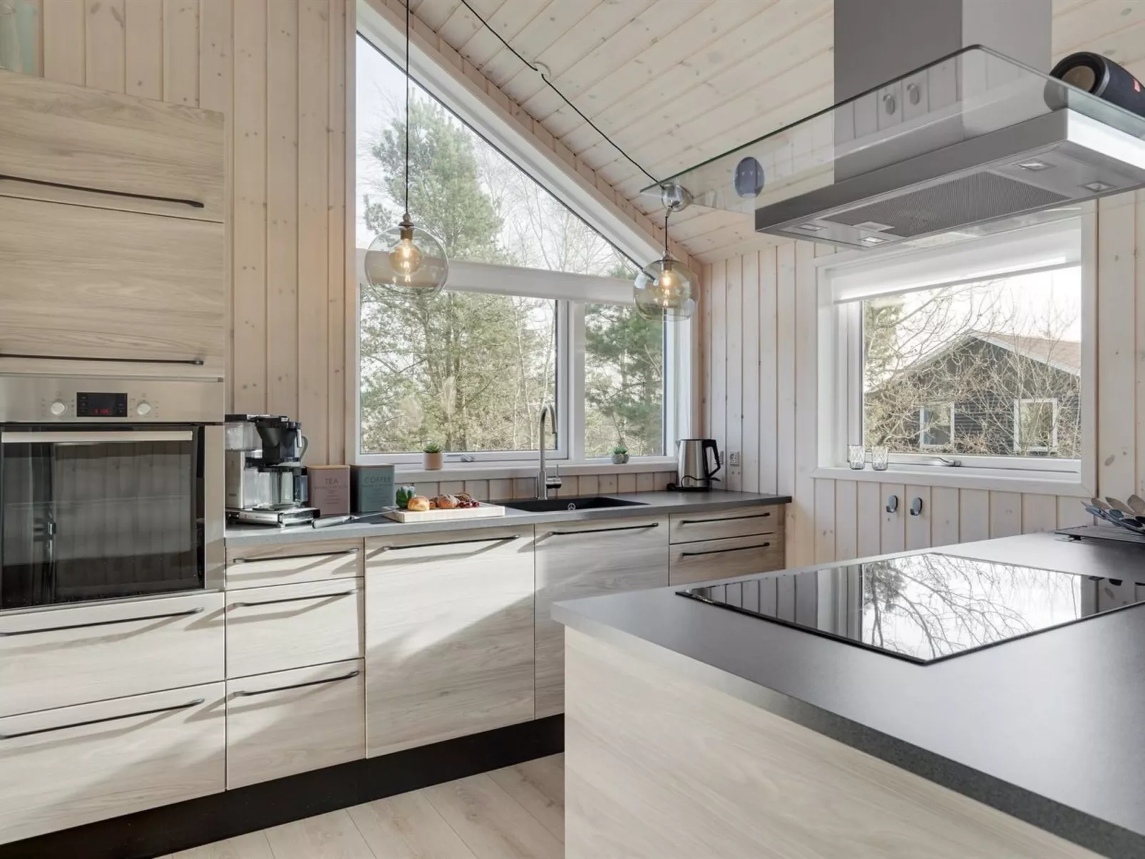 "Swavi" -  from the sea-Dedans