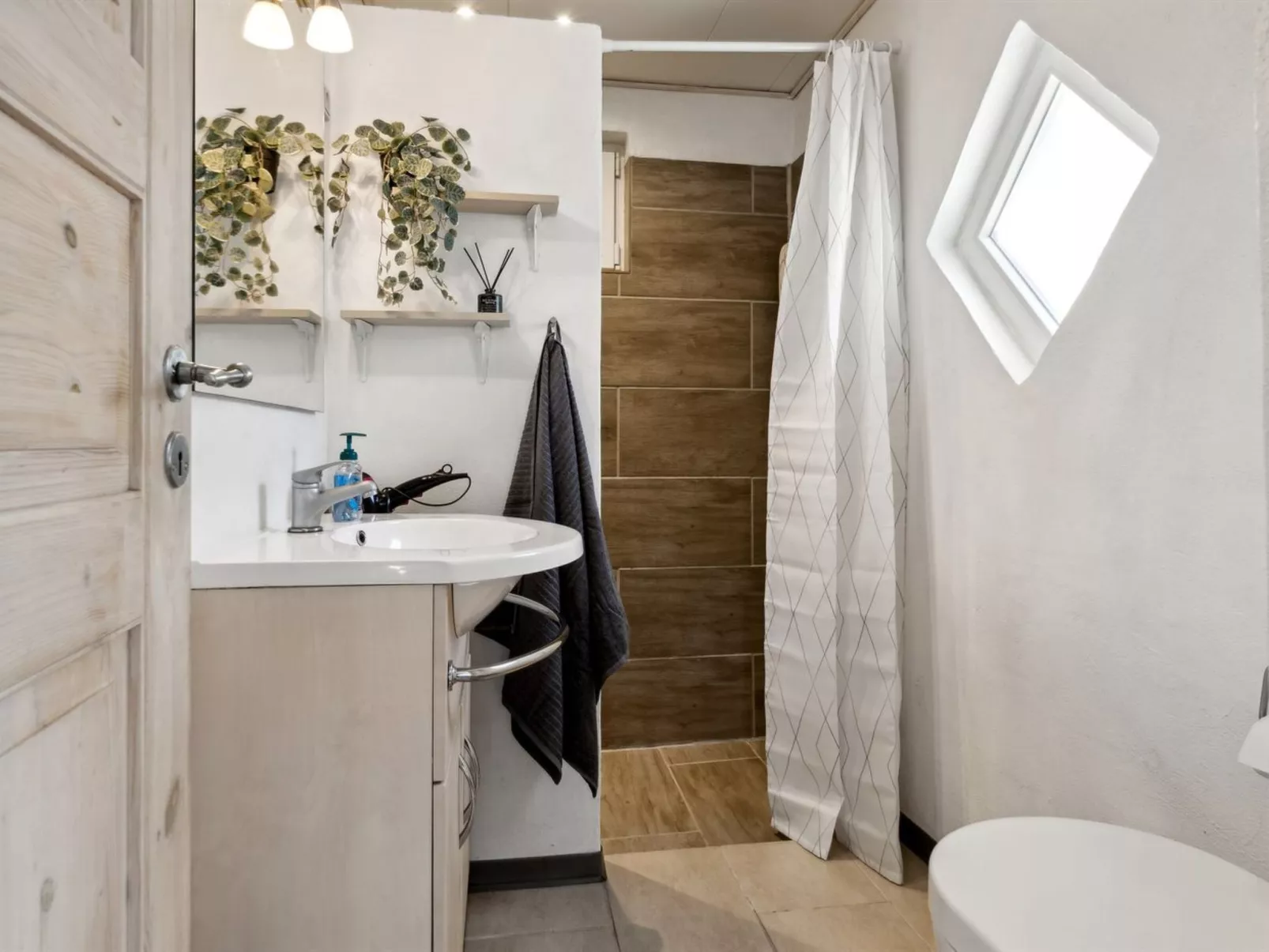 "Glenna" - 1.8km from the sea-Inside