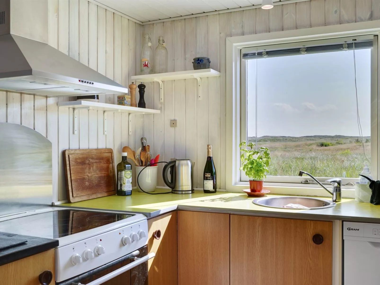 "Vuokko" - 400m from the sea-Inside