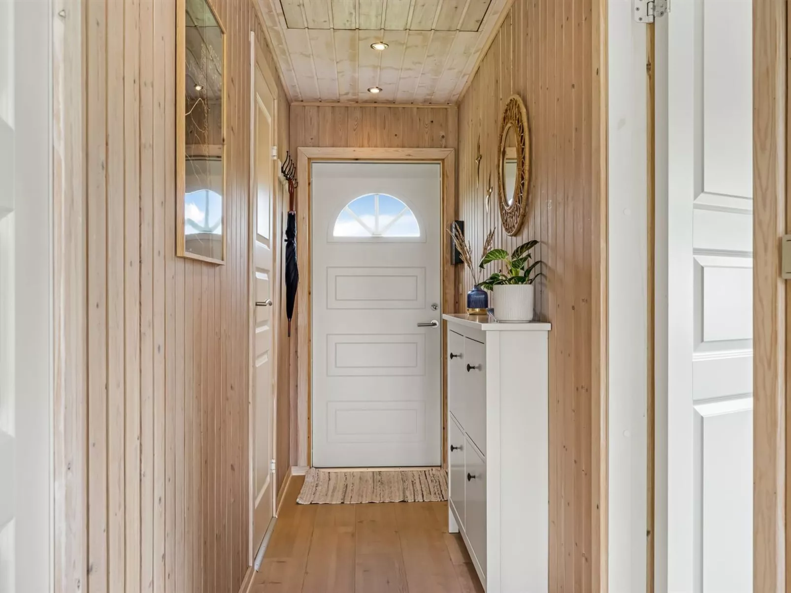 "Ingiald" - 600m from the sea-Drinnen