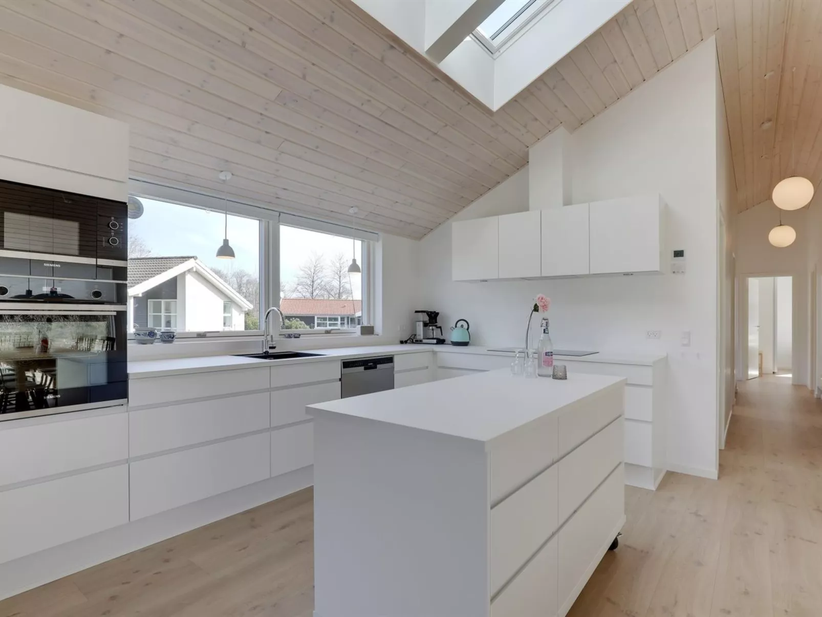 "Oke" - 350m from the sea-Drinnen