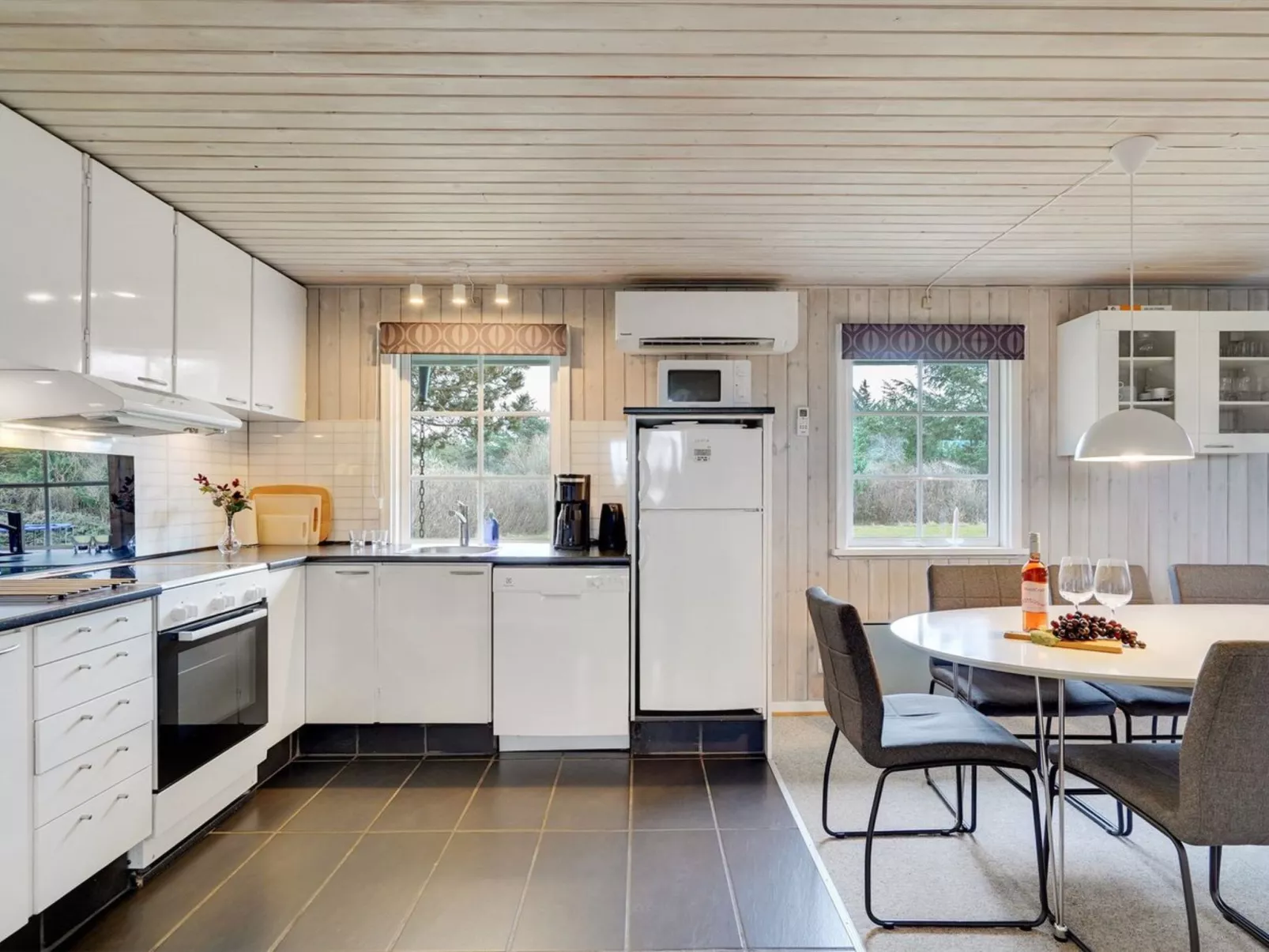 "Maikel" - 900m from the sea-Inside