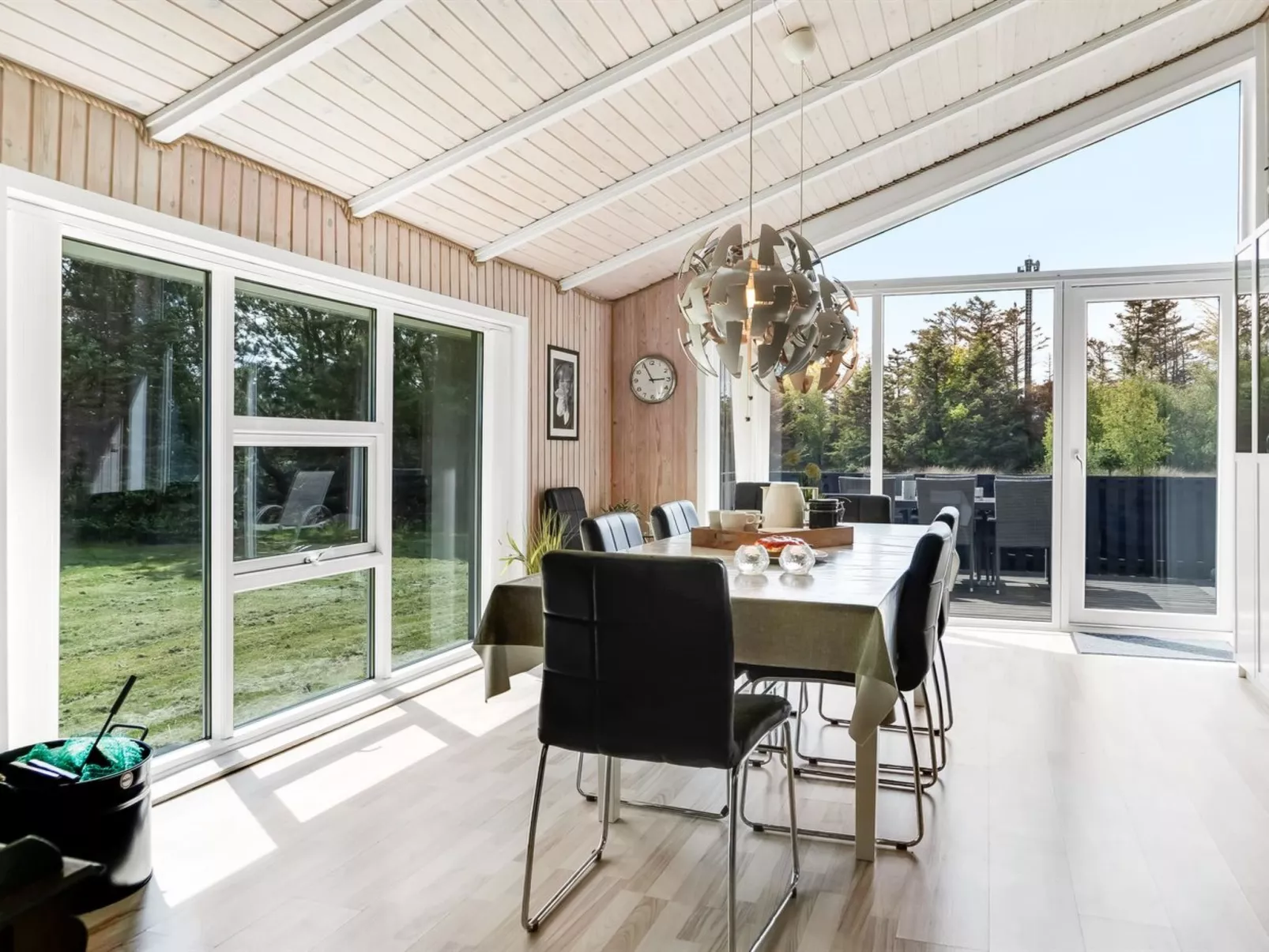 "Aja" - 900m from the sea-Drinnen