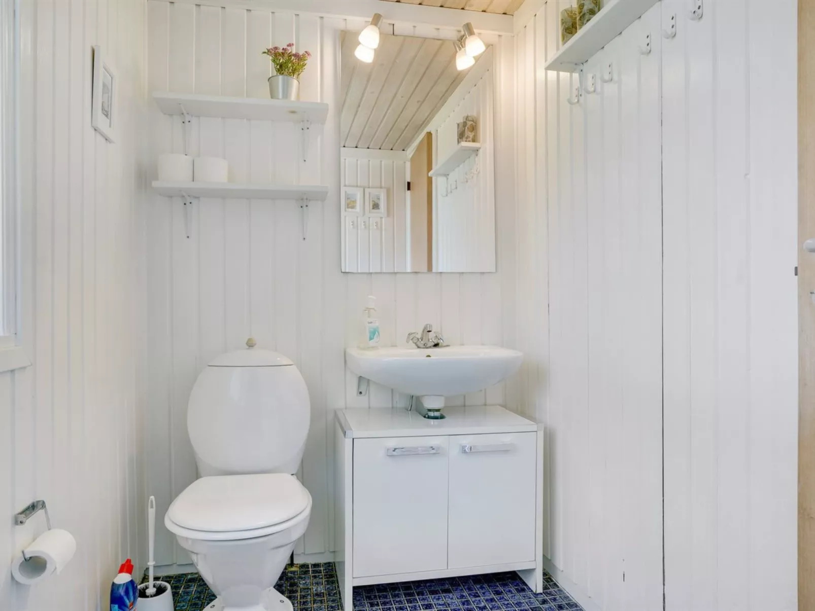 "Hrefna" - 350m from the sea-Drinnen