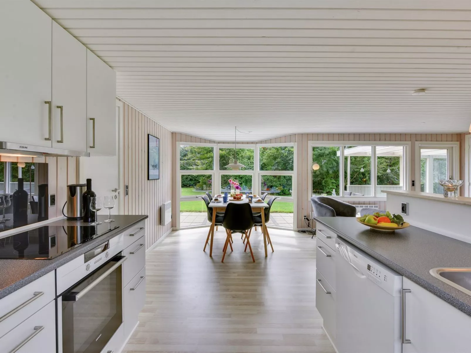 "Anabella" - 400m to the fjord-Dedans