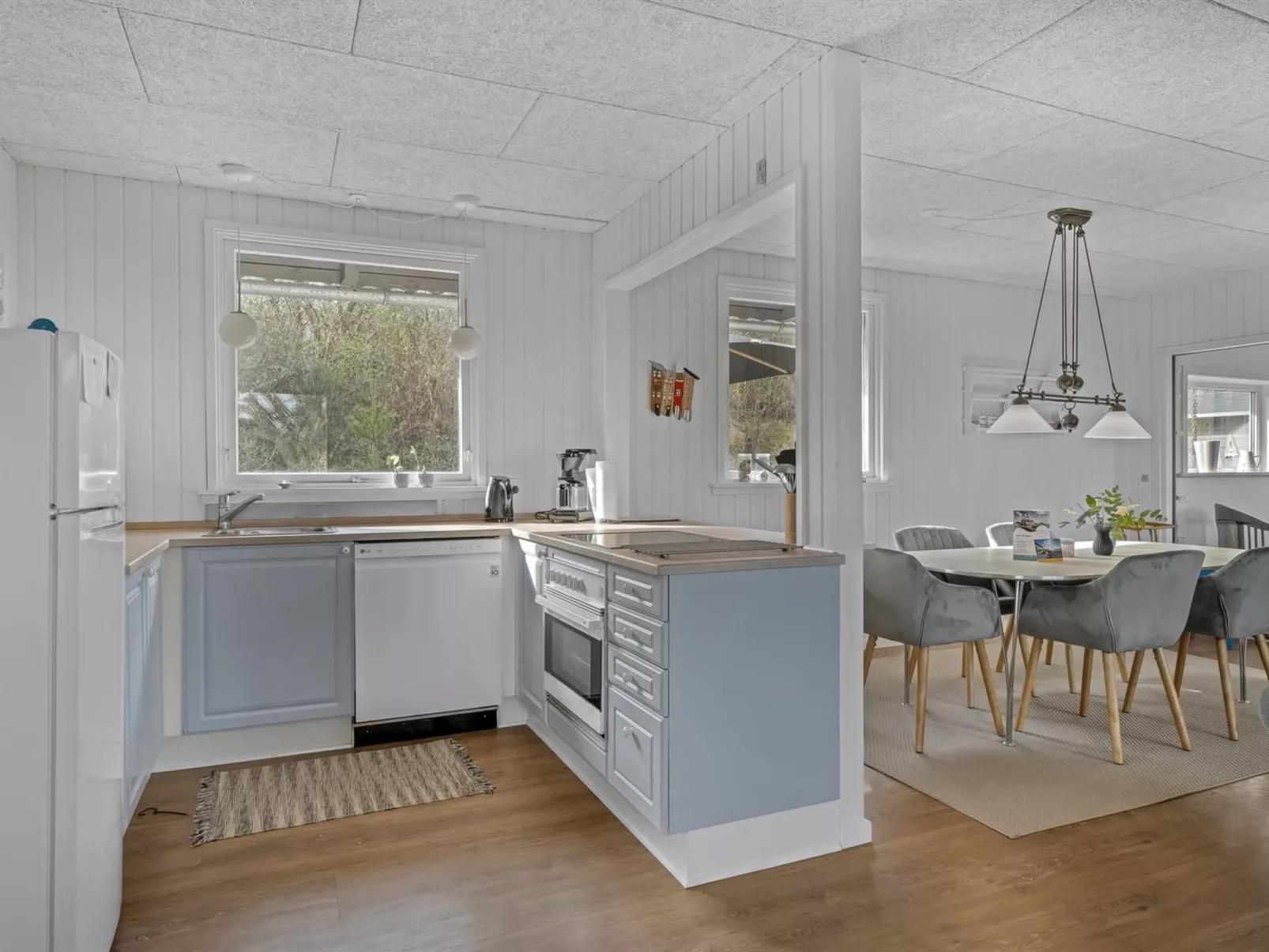 "Thyra" - 500m to the fjord-Inside