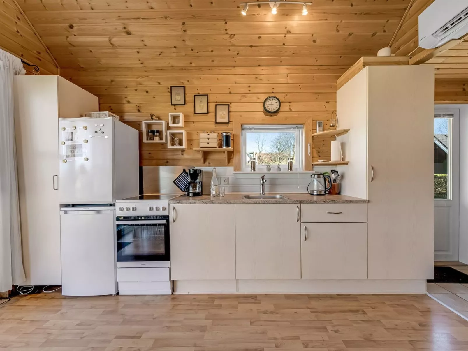 "Terese" - 45km from the sea-Inside