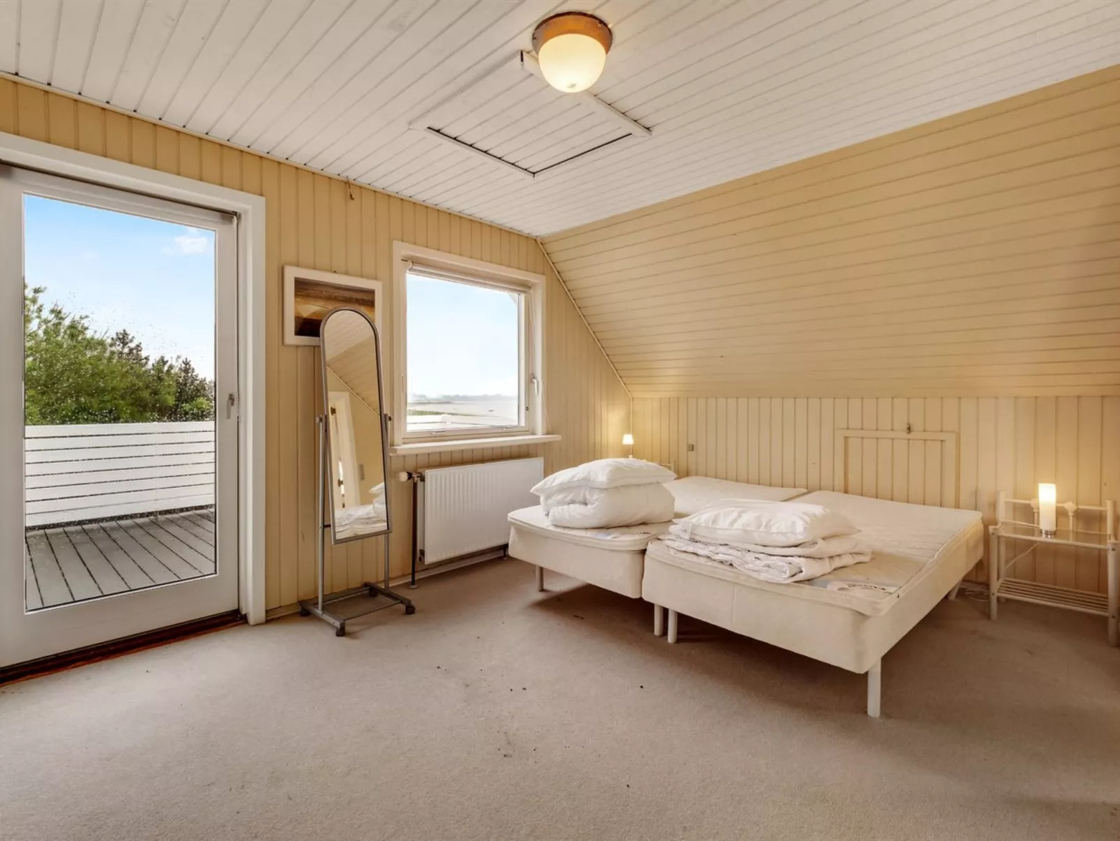 "Emmie" - 50m to the fjord-Dedans