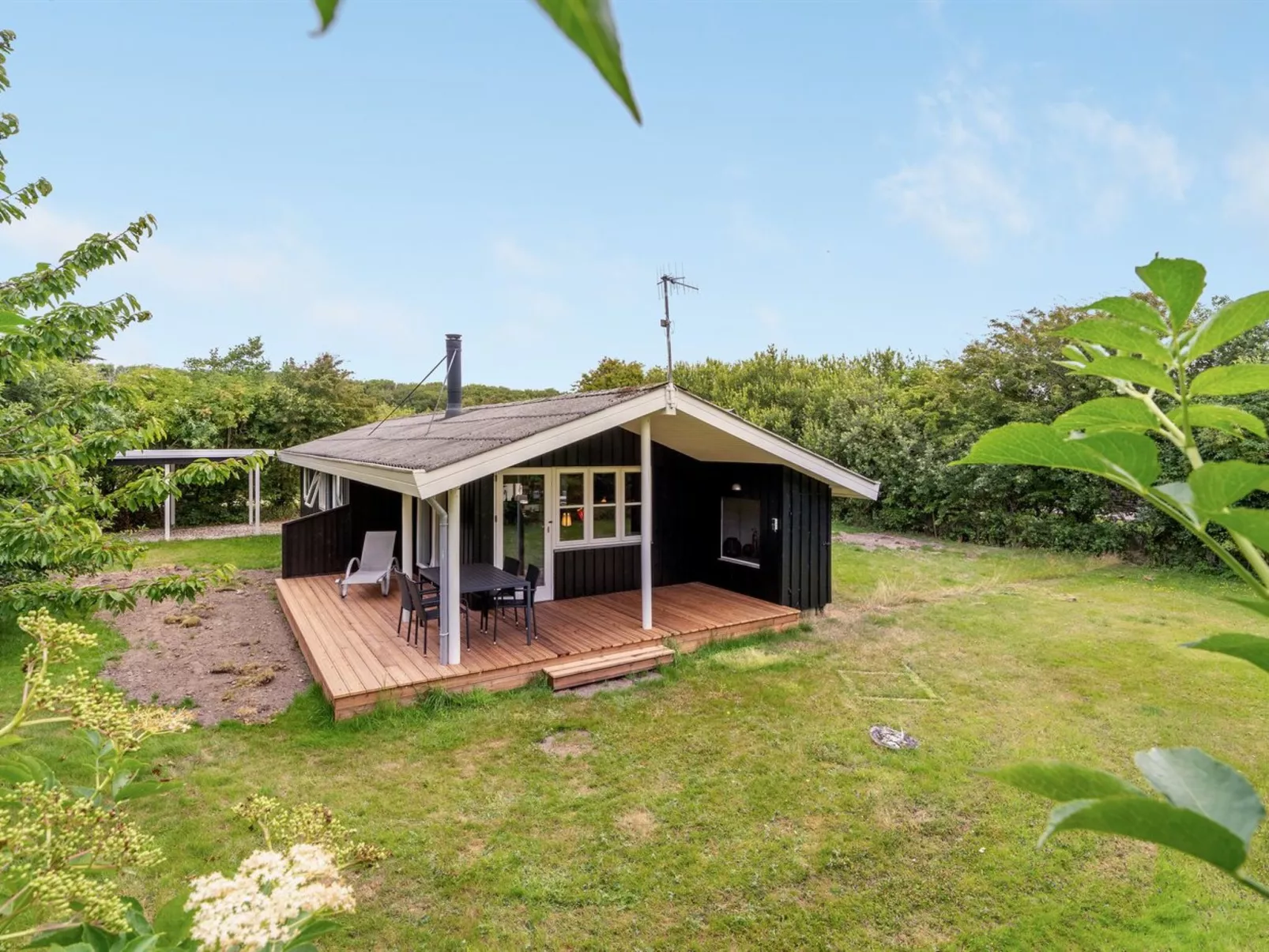 "Dali" - 400m to the fjord-Outside