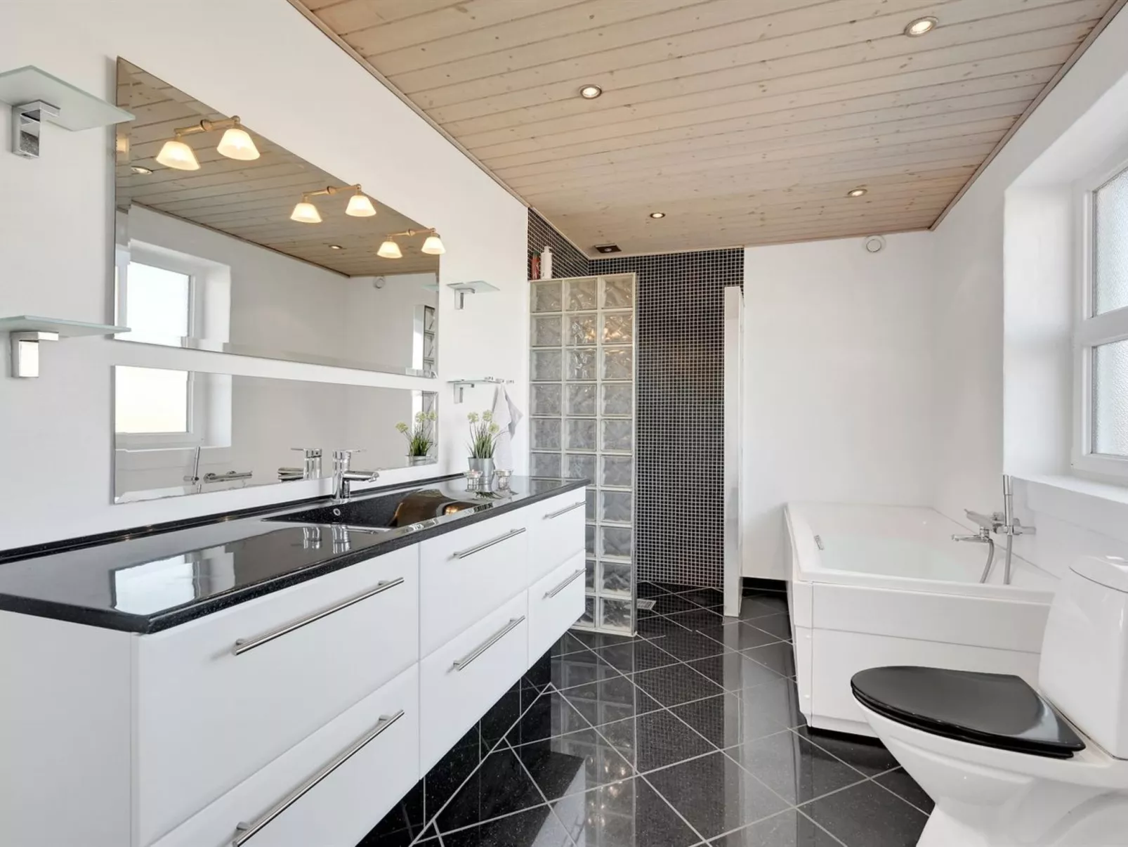 "Bibbi" - 20m to the fjord-Dedans