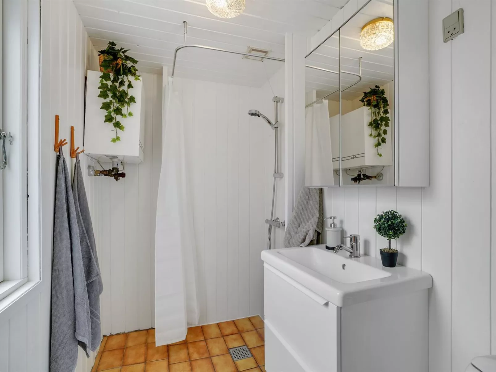 "Thina" - 750m to the fjord-Inside